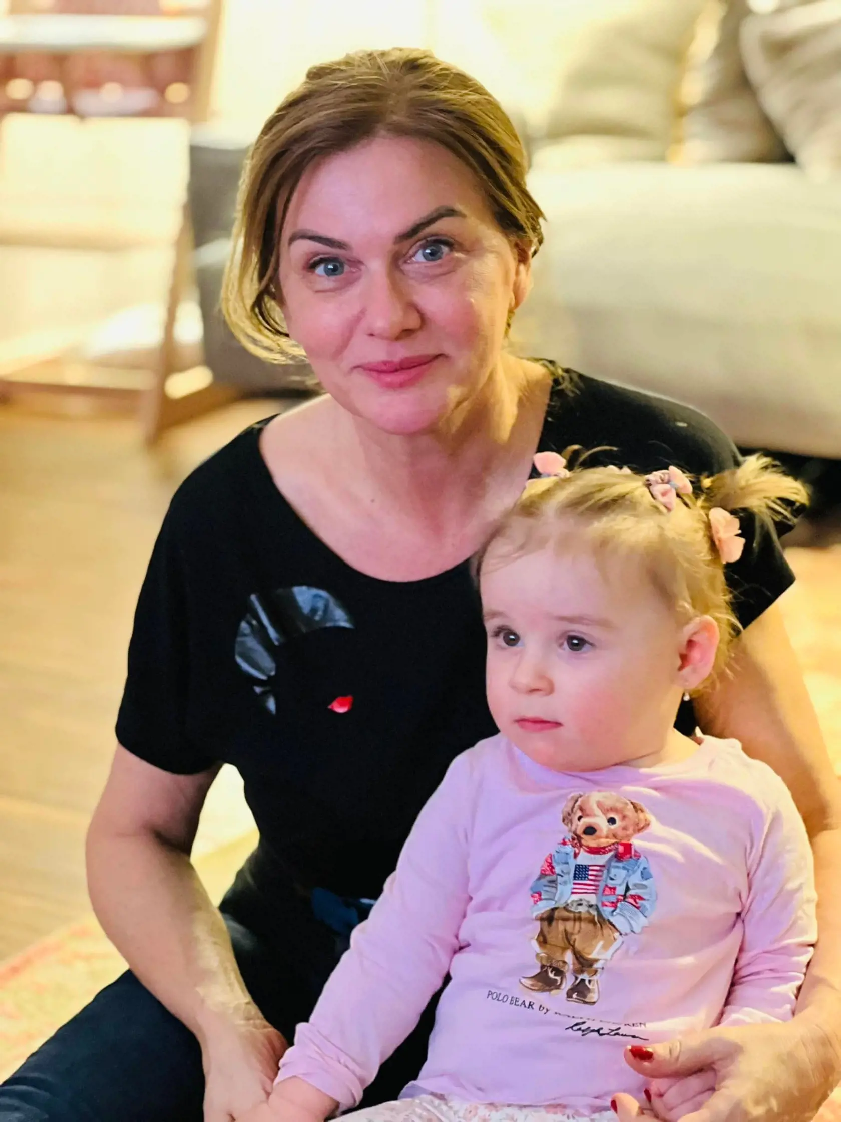 Dcérka Moniky Beňovej Lueška má po novom štyri vkrôčiky. Europoslankyňa sa teší, že cez týždeň spravila správnu vec v europarlamente a teraz je opäť so svojou dcérkou.