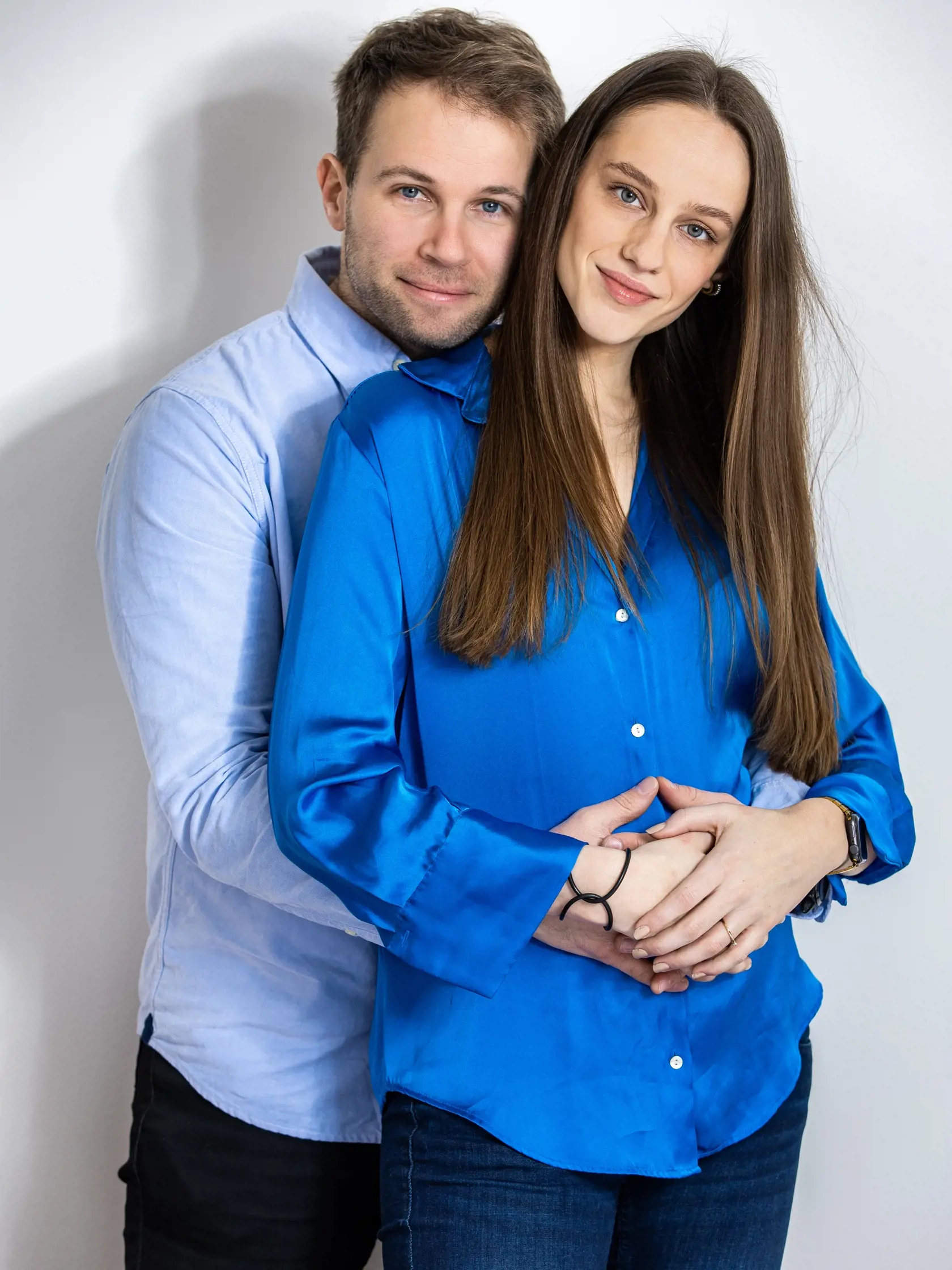 Spevák Tomáš Bezdeda so snúbenicou Ivanou v Žiline.
