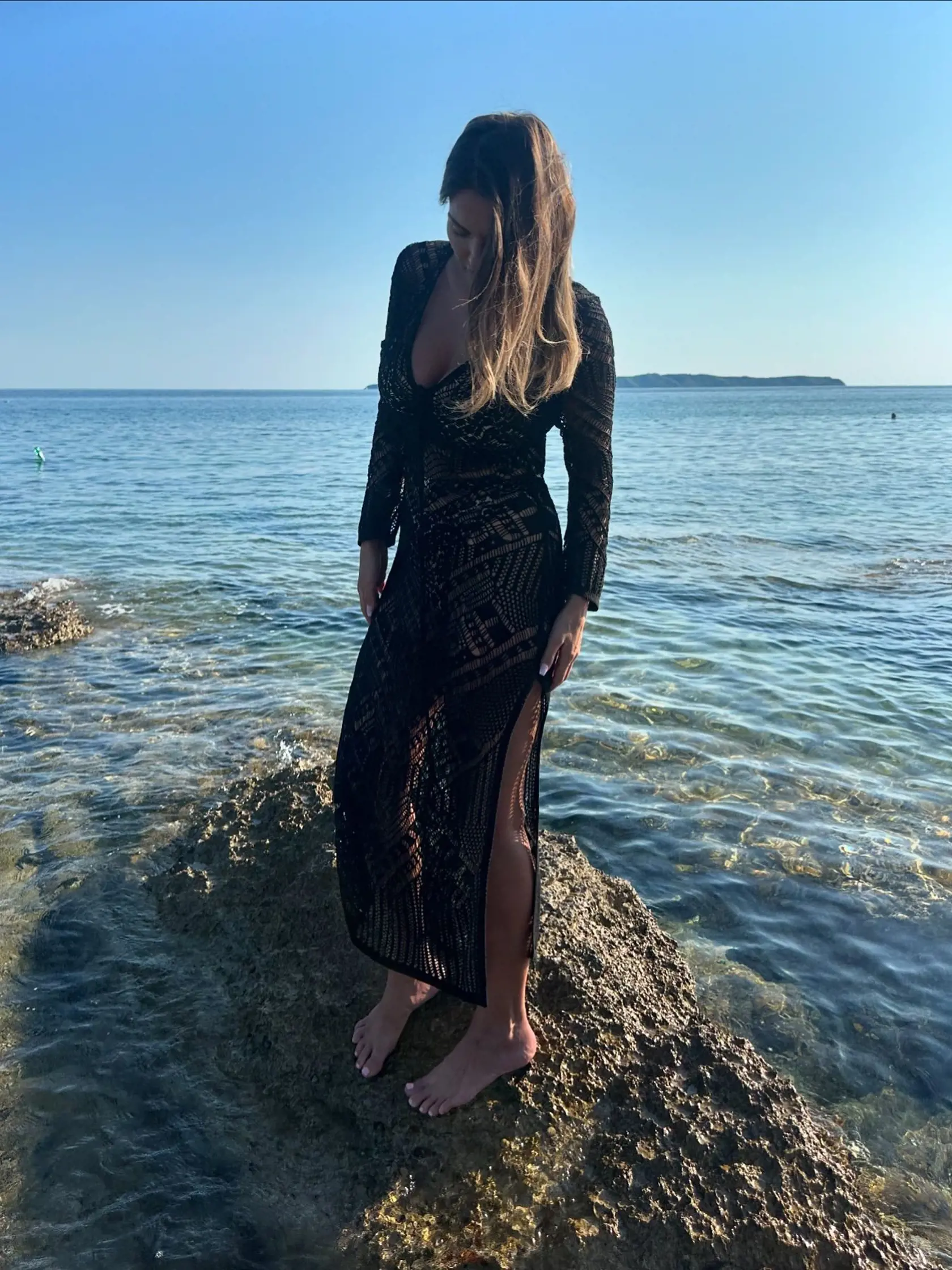 Martina Schindlerová na dovolenke pri mori v sexi šatoch bola neprehliadnuteľná.