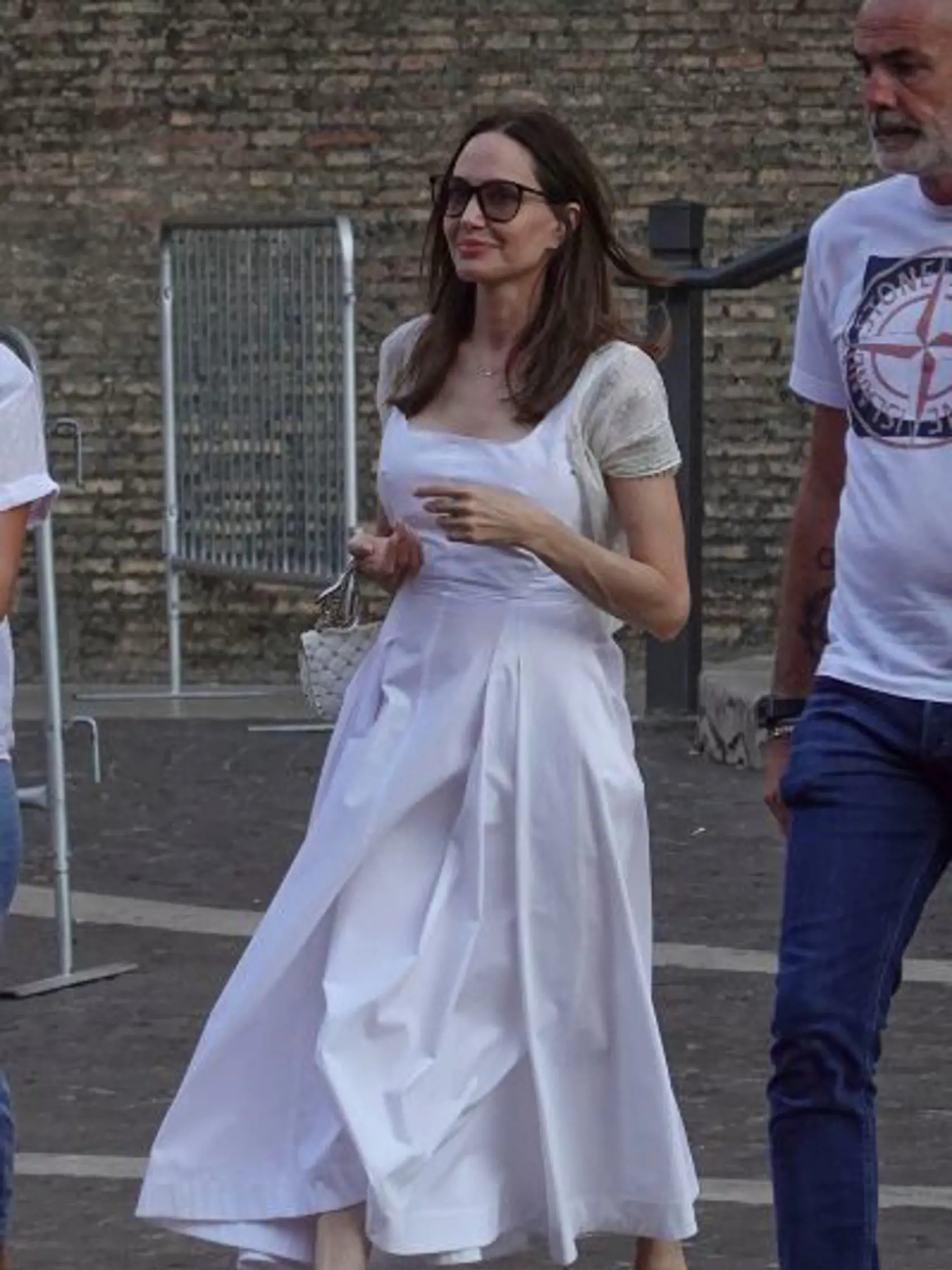 Angelina Jolie vyzerá v poslednej dobe oveľa lepšie. Krásna herečka je zjavne spokojná a je to vidieť.