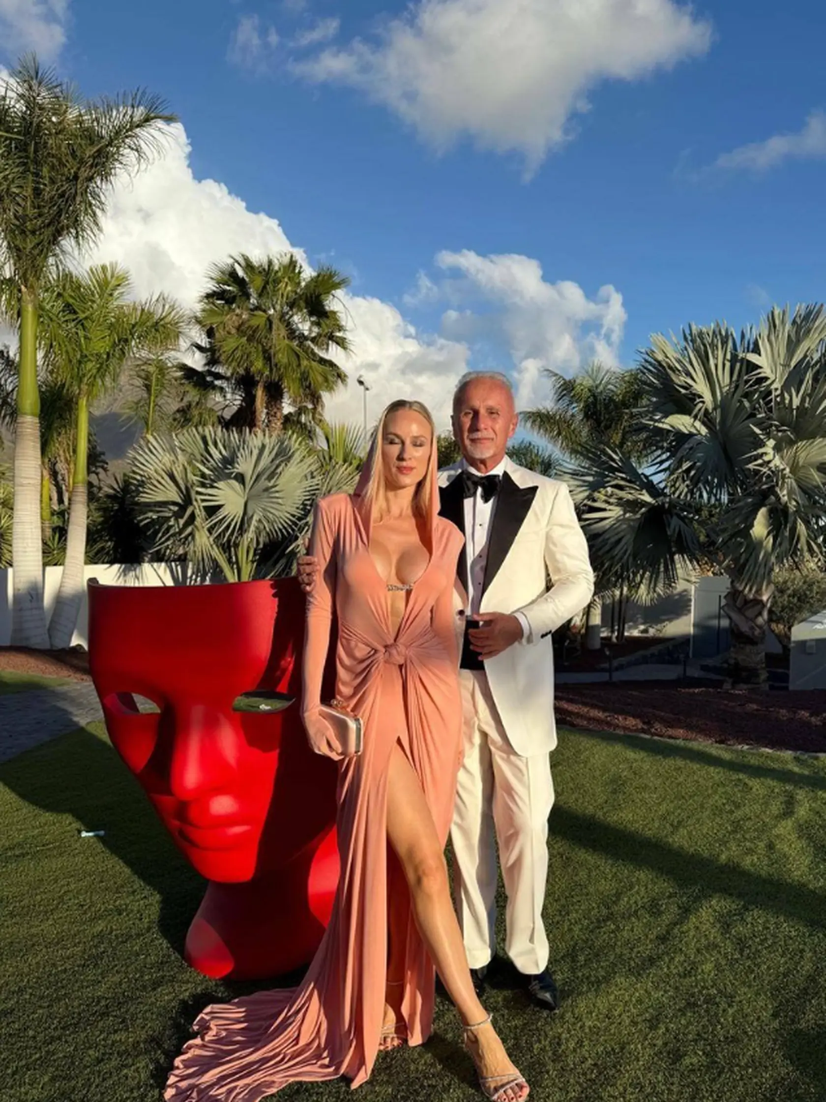 Richard Chlad s manželkou Annou Máriou na začiatku plesu na Tenerife. 