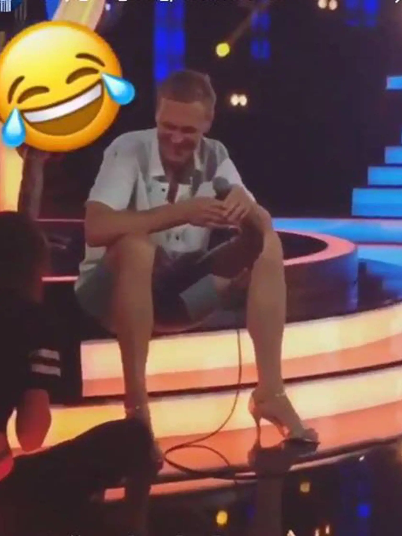 Nikodým sa hneď v prvom kole premení v Tvojej tvári na ženu. Svedčia o tom jeho sandáliky na nohách.