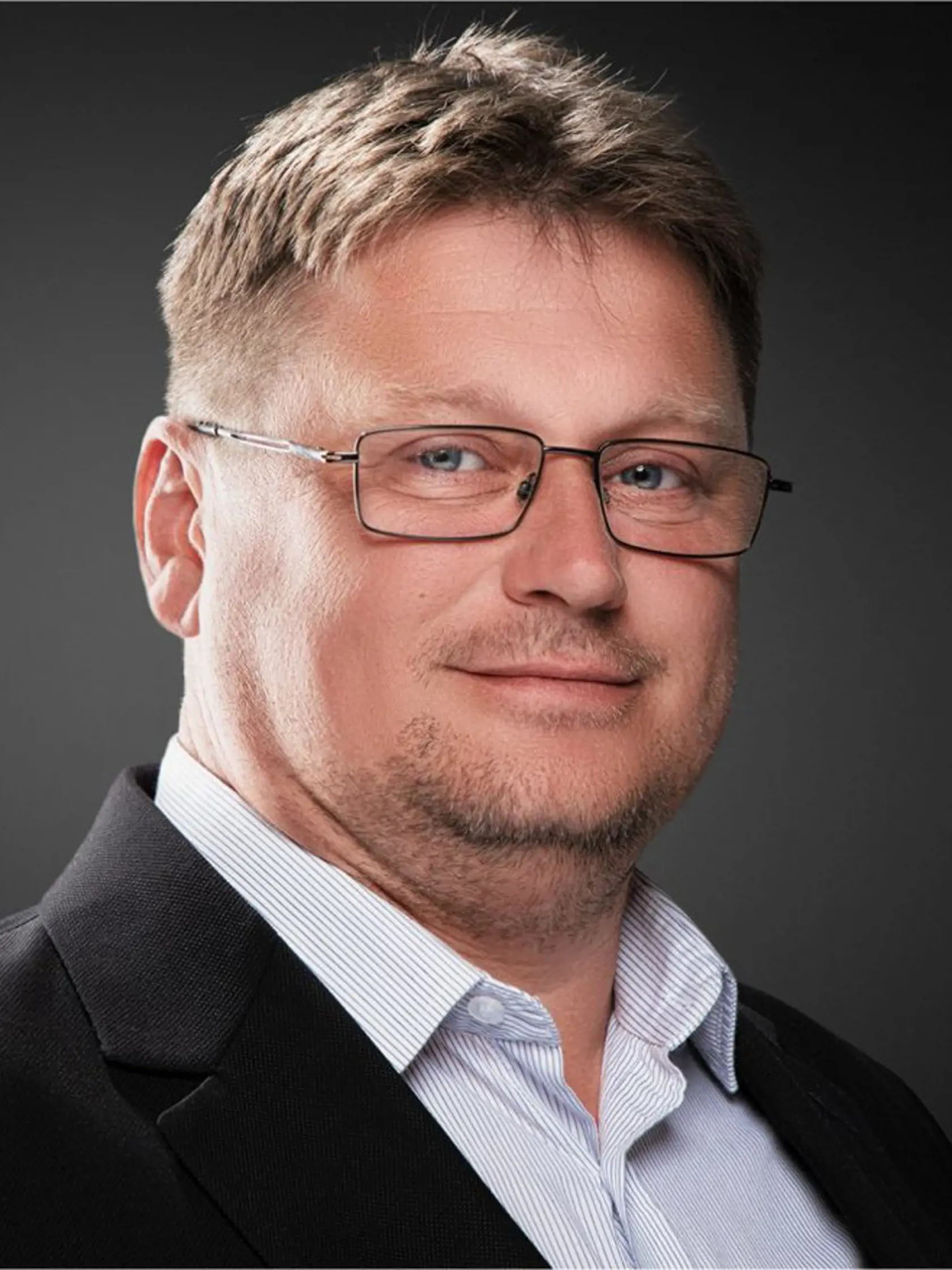 Poslanec Prešova František Oľha si myslí, že ak primátorka poberá akékoľvek peniaze z vodárenskej spoločnosti, porušuje ústavný zákon.