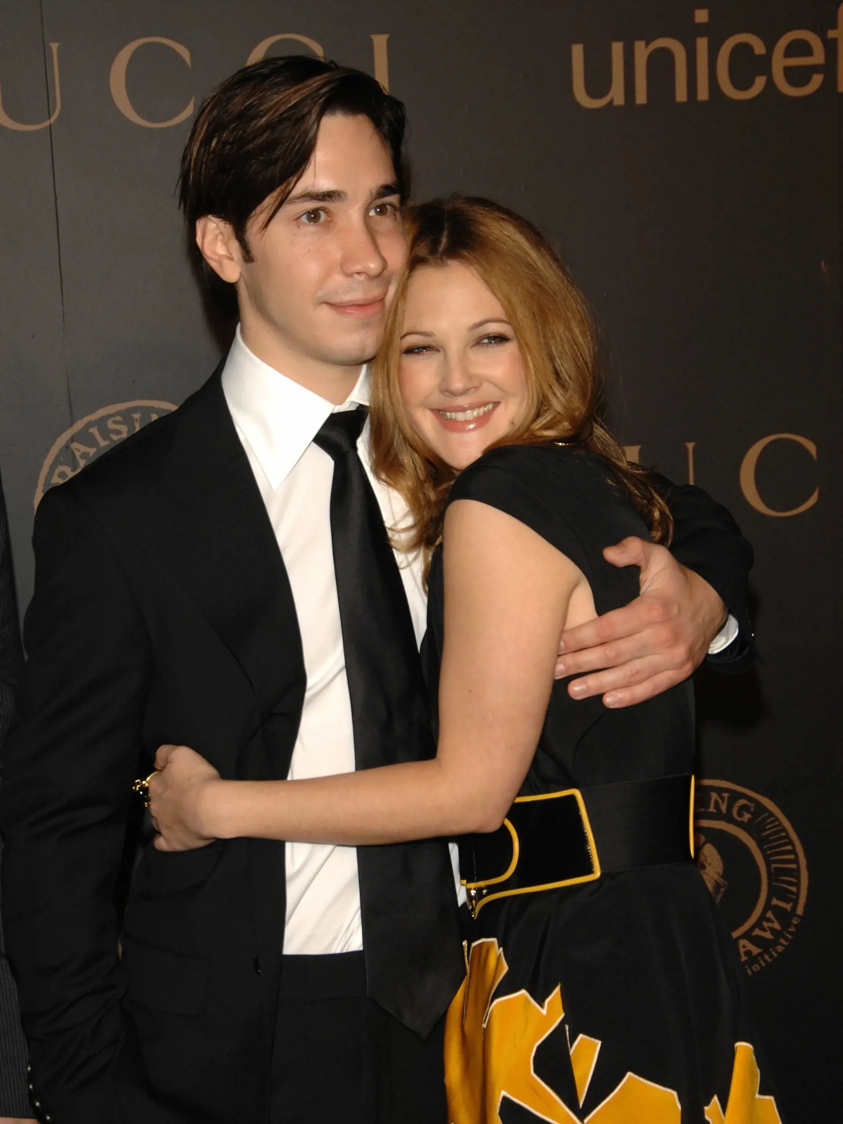 AK13 New York - Justin Long a Drew Barrymore prichádzajú na benefičné podujatie na pomoc Malawi a organizácii UNICEF 6. februára 2008 v sídle OSN v New Yorku. FOTO TASR/AP