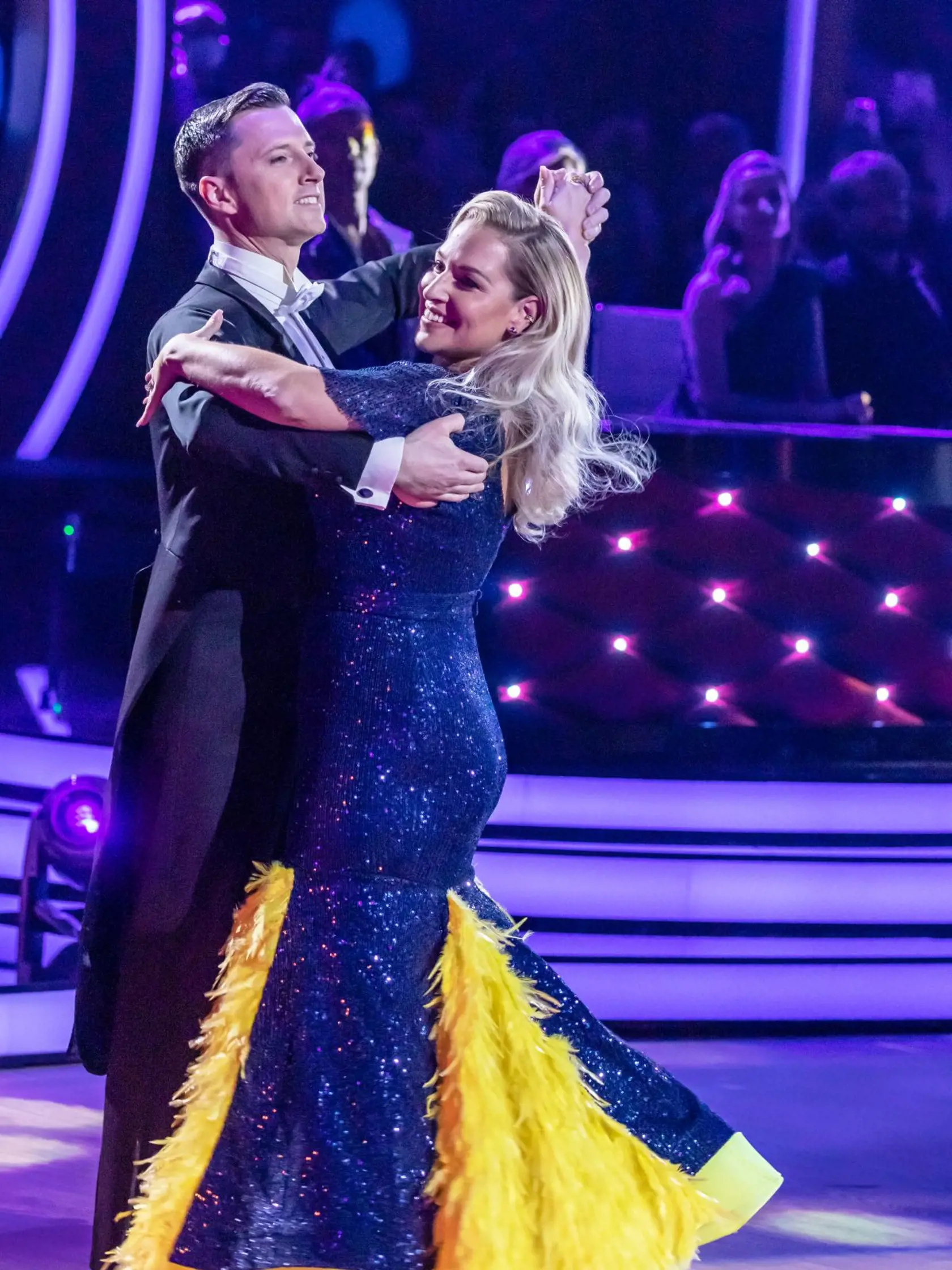 Dominika Cibulková a Róbert Pavlík počas svojho vystúpenia 1. kola Let's Dance. Dominika, na to, že nikdy predtým netancovala, ohúrila výkonom a poklonu jej zložil aj samotný Ďurovčík.