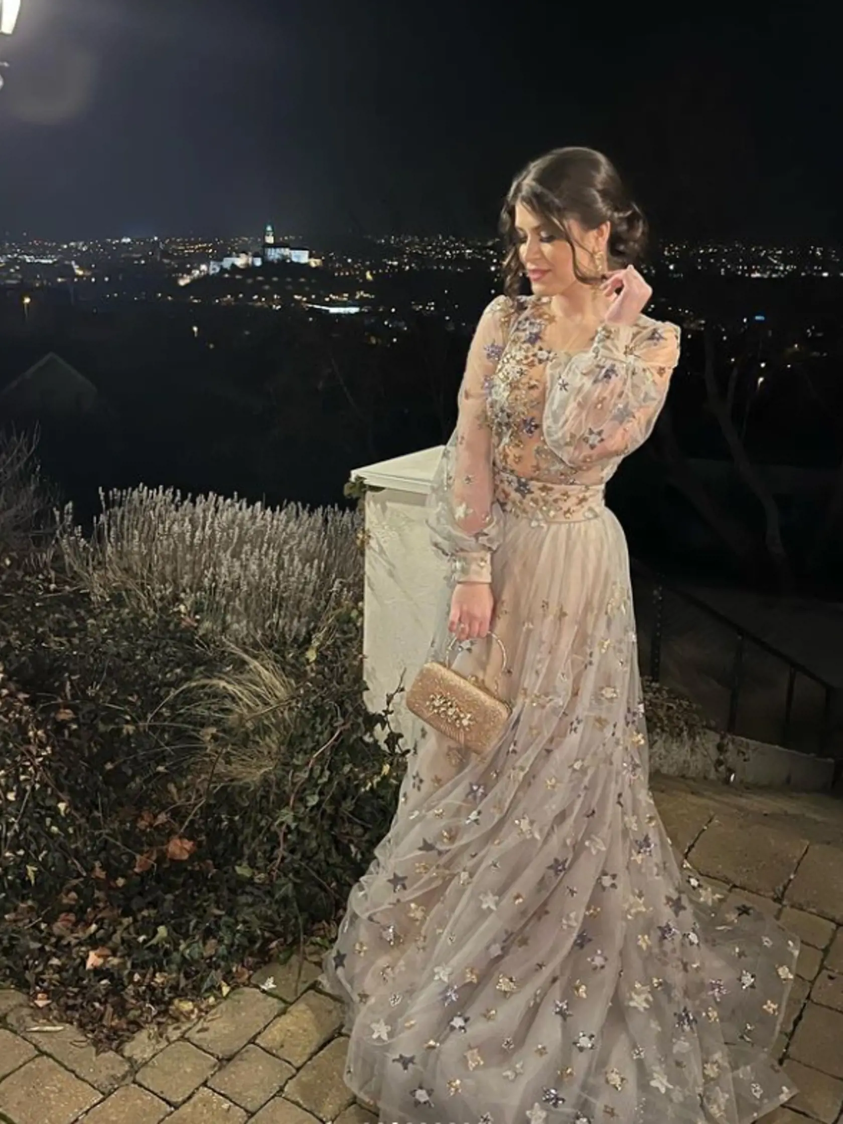 Vanessa Šarköziová vyzerala na plese ako pravá princezná.