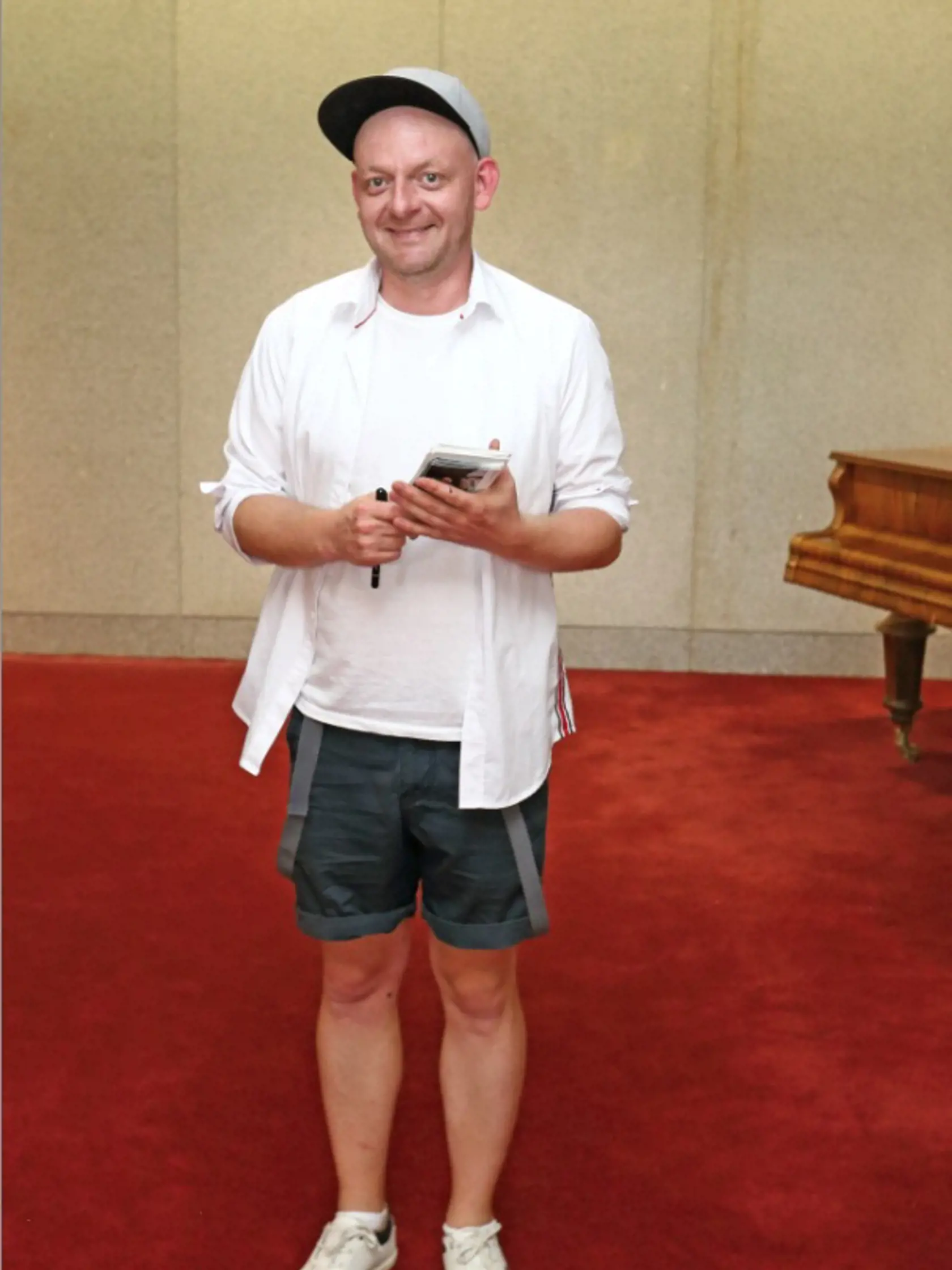Ľuboš Kostelný prišiel v povestnej šiltovke. 