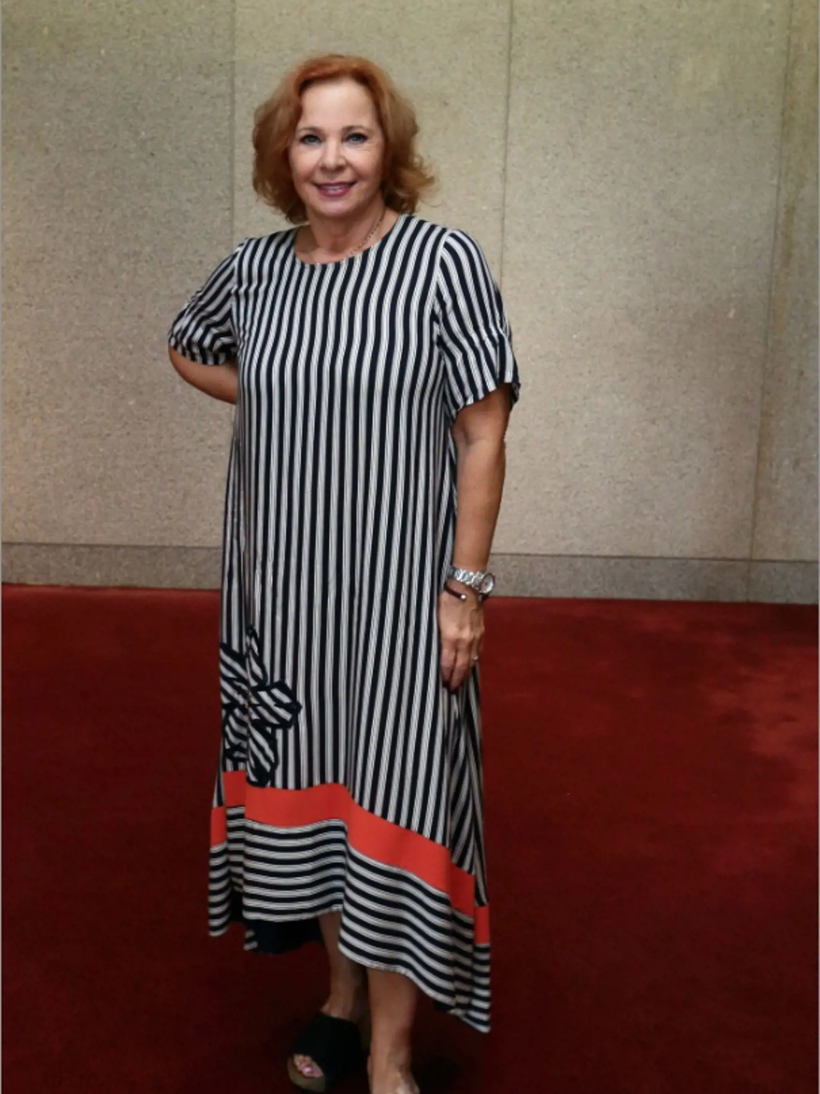 Wau! Herečka Kamila Magálová bola nesmierne trendy. Dlhé voľné šaty sú momentálne vysoko módne a Kamile celý outfit veľmi pristal. 