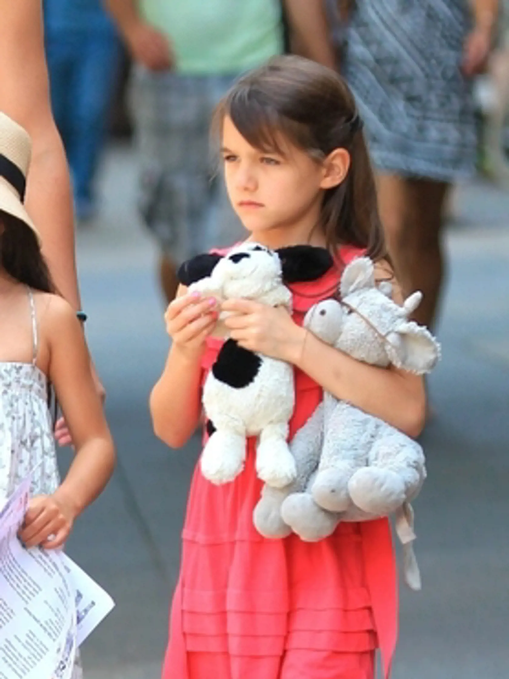 Suri Cruise bola na fotografiách často smutná a bez nálady.