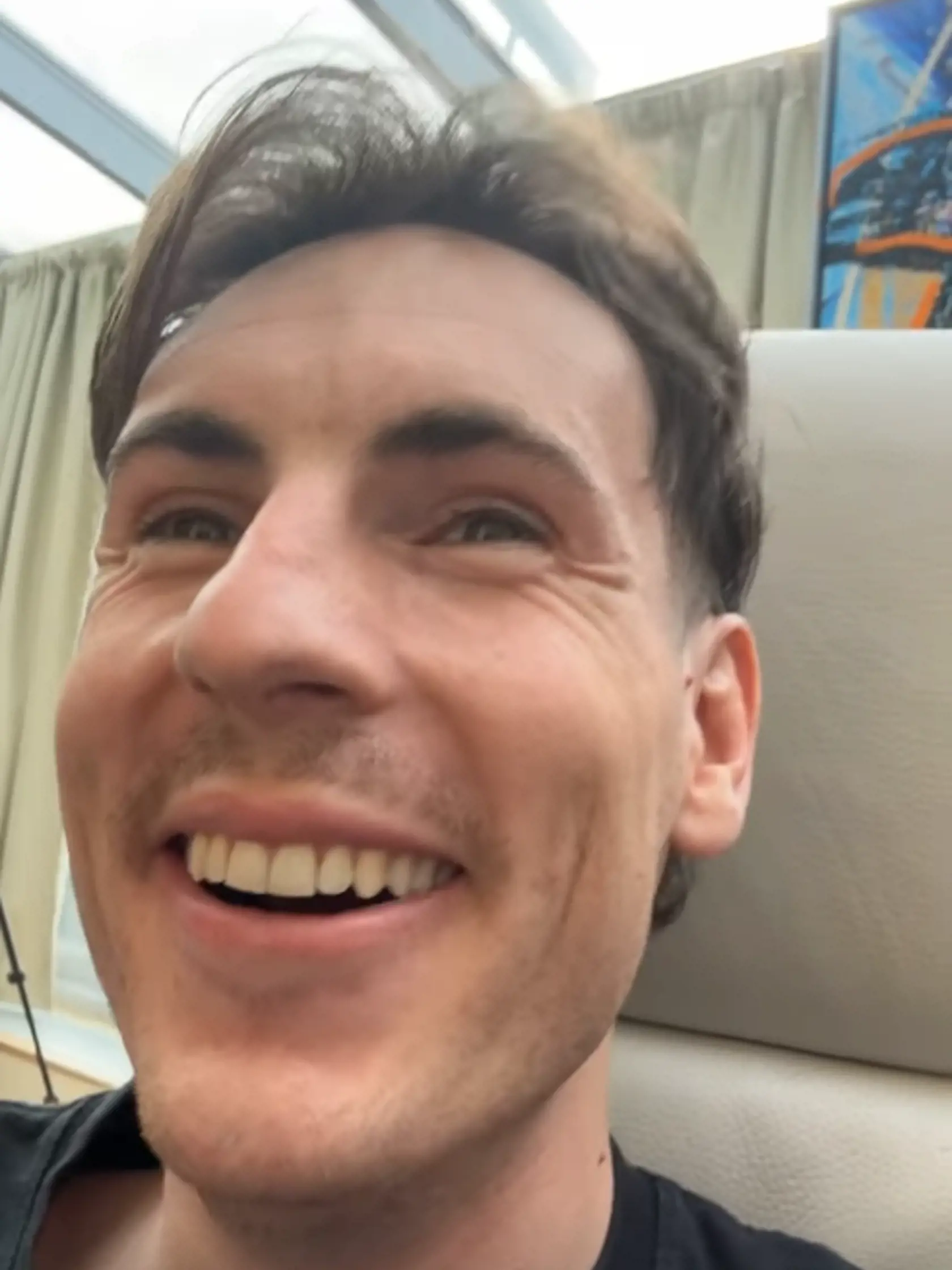 Youtuber a influencer ExplOited.