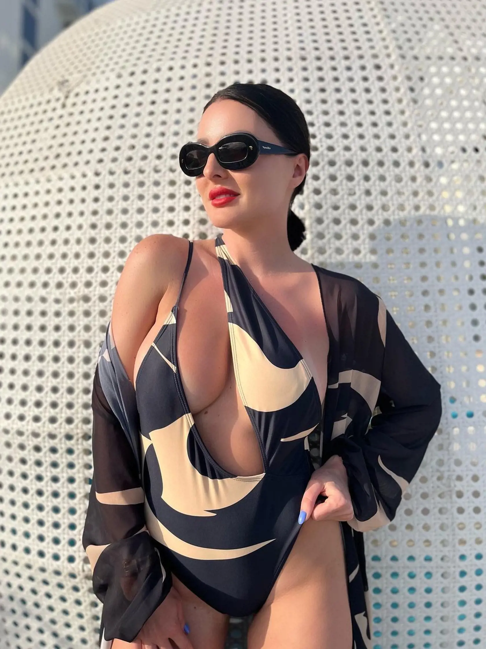 Kristína Kormúthová je v plavkách poriadne sexi. Je to nádherná žena.