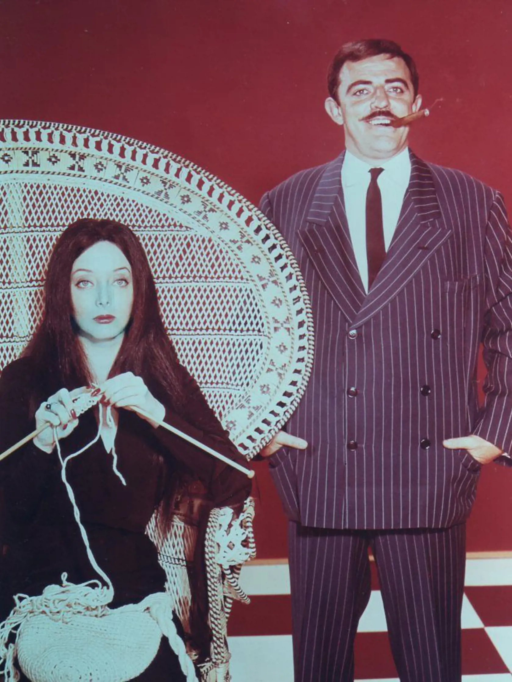 Morticia a Gomez v seriáli Rodina Addamsovcov.