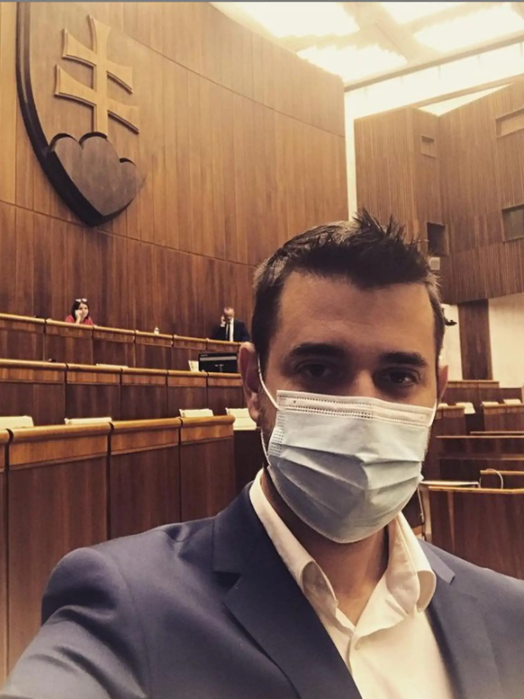 Situáciu v hnutí ostro skritizoval aj bývalý poslanec Erik Ňarjaš.