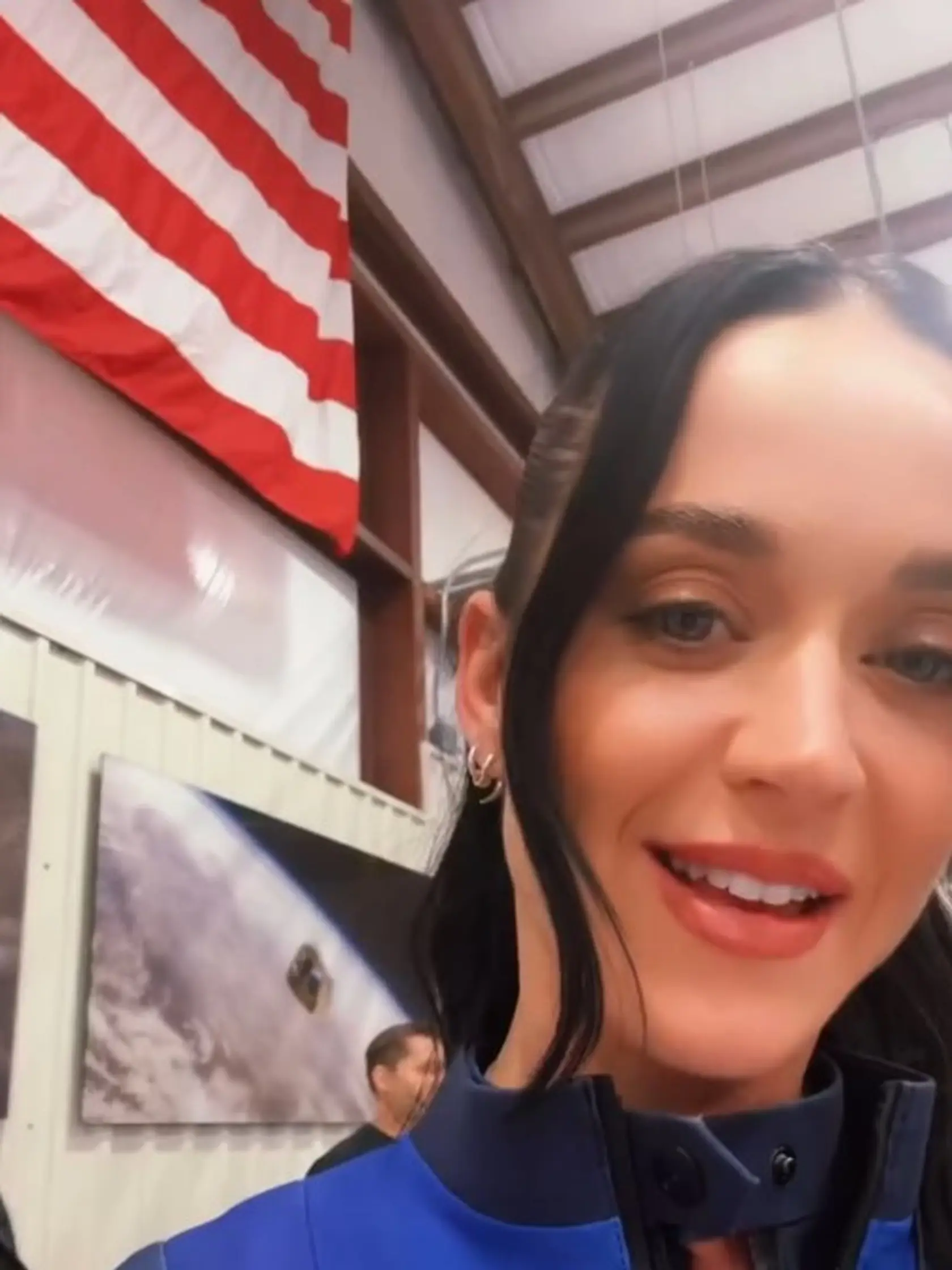 Katy Perry letí do vesmíru.