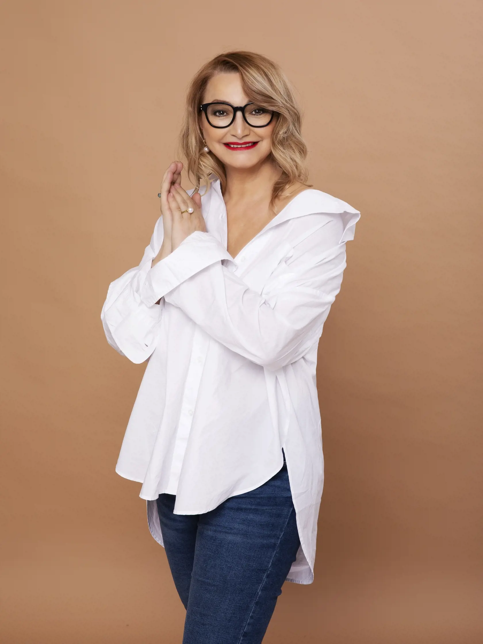 Anna Šišková, slovenská herečka, portrét, atelier
