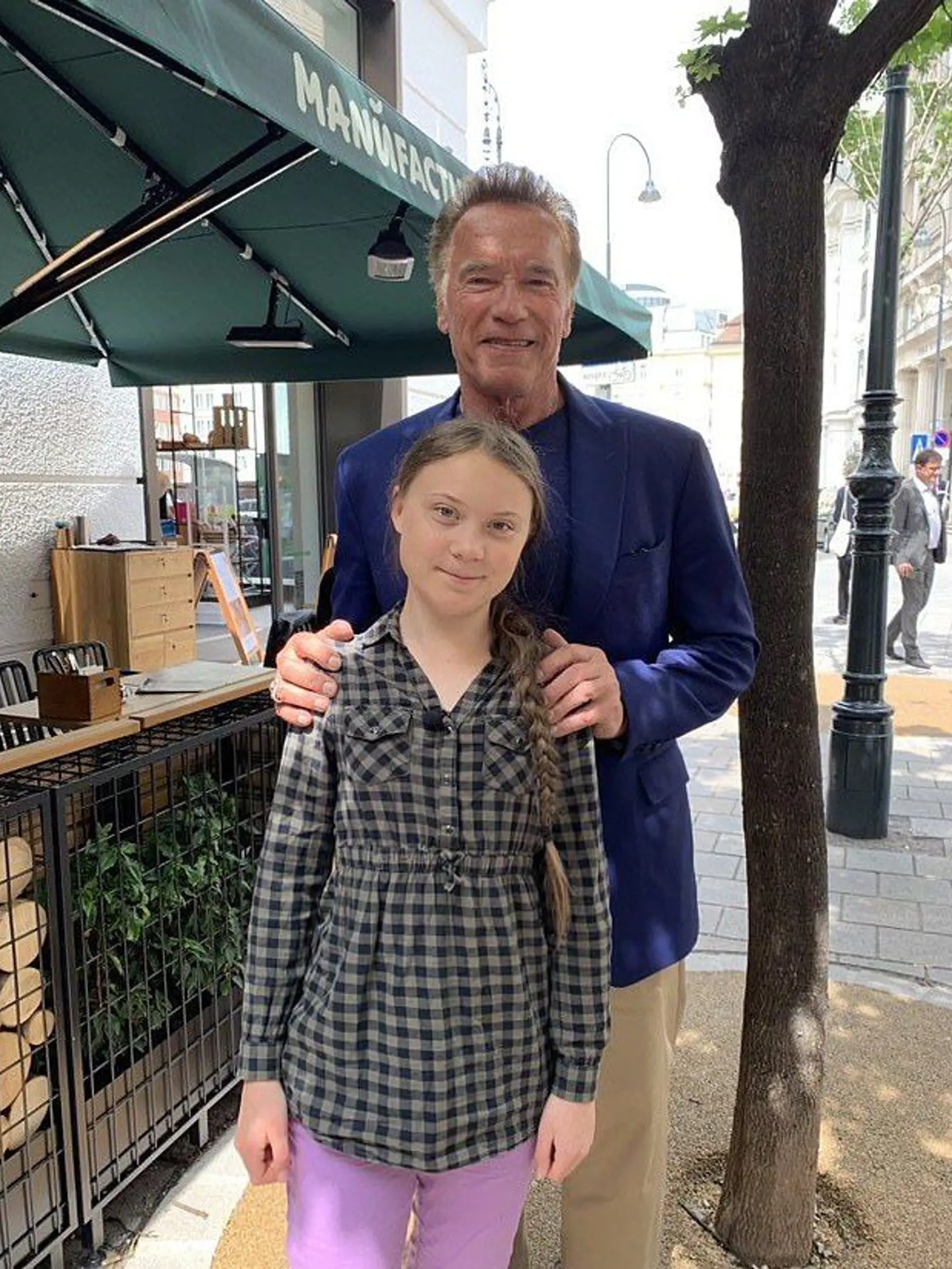 Arnold Schwarzenegger, herec, politik a klimatický aktivista, sa v Santa Monice stretol so 16-ročnou organizátorkou iniciatívy Piatky za budúcnosť Gretou Thunberg.