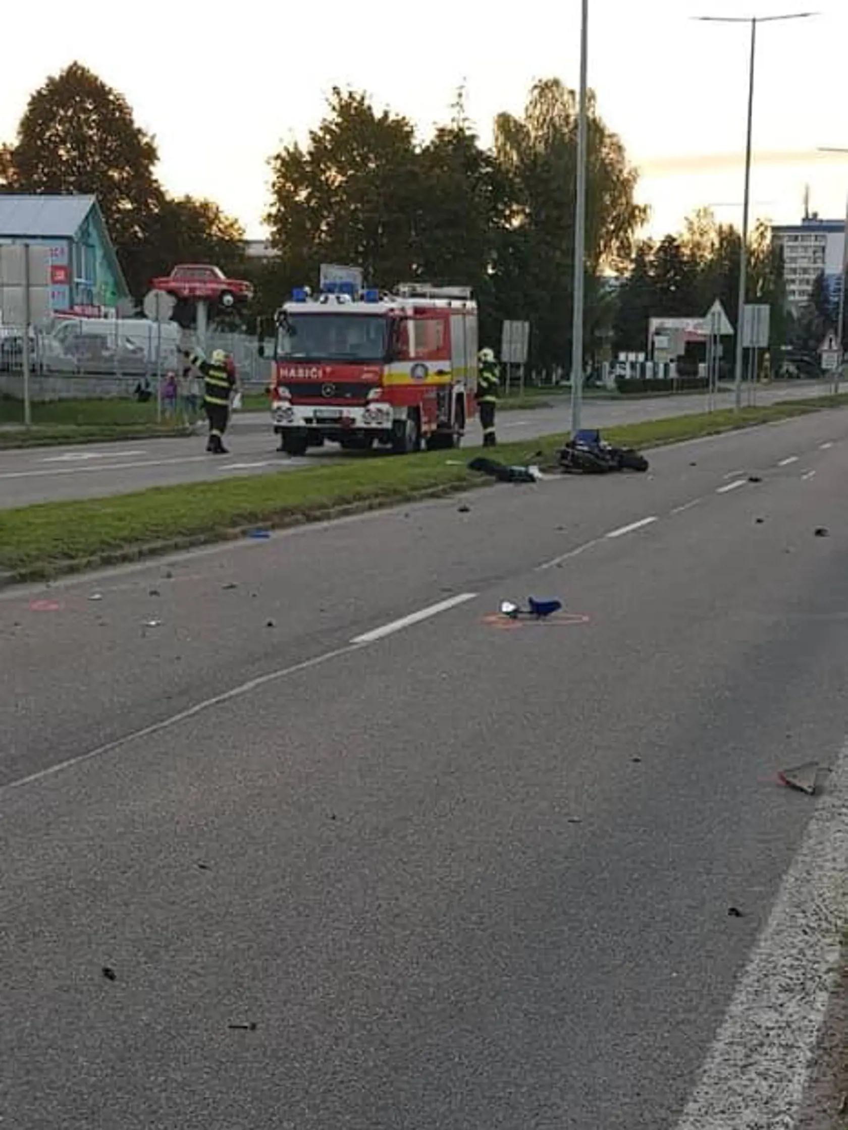 Hrozivá dopravná nehoda motorkára v Žiari nad Hronom.
