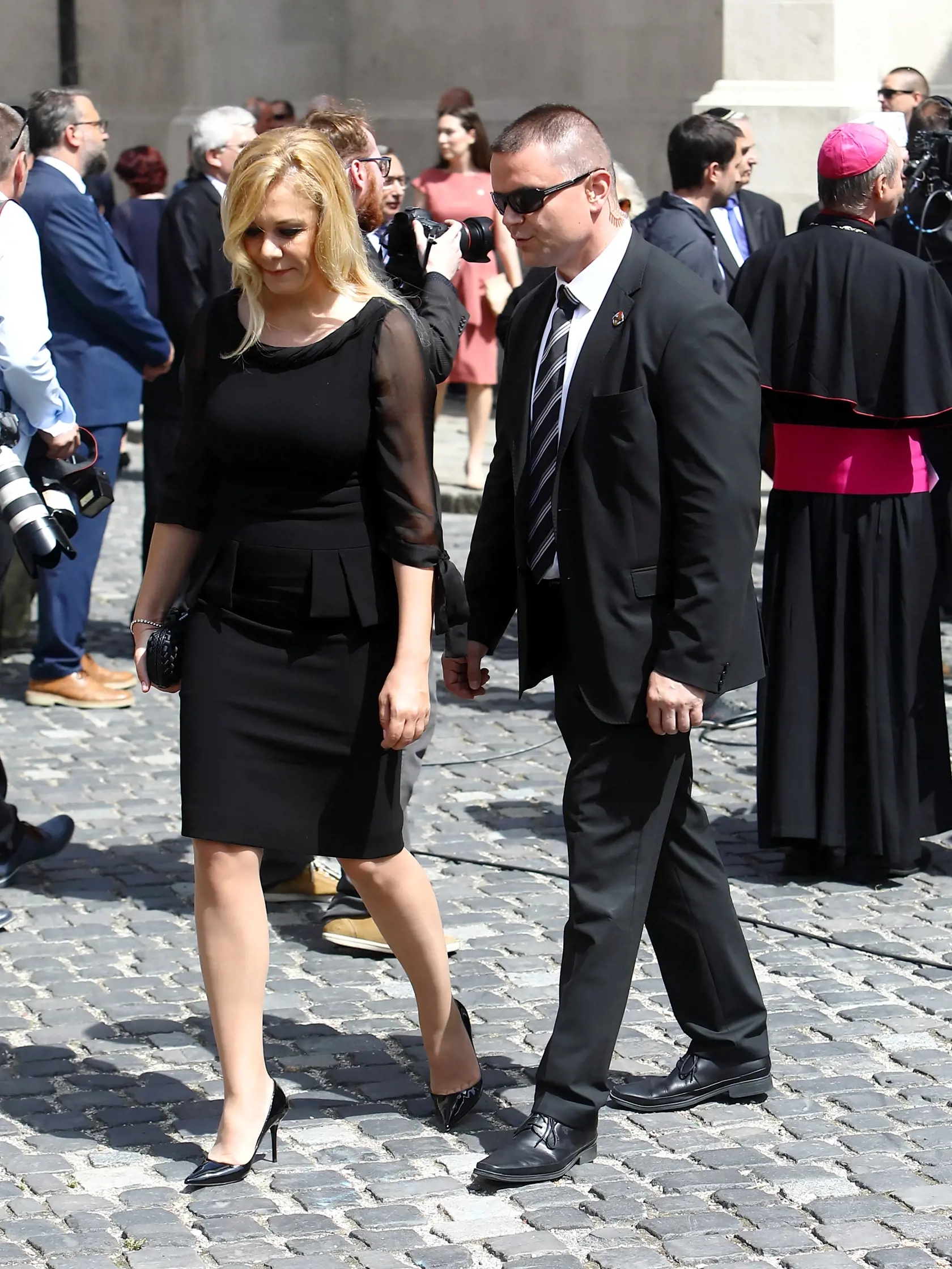 Na snímke udalosti počas odchodu prezidentky Zuzany Čaputovej z Reduty smerom k Dómu Sv. Martina. 