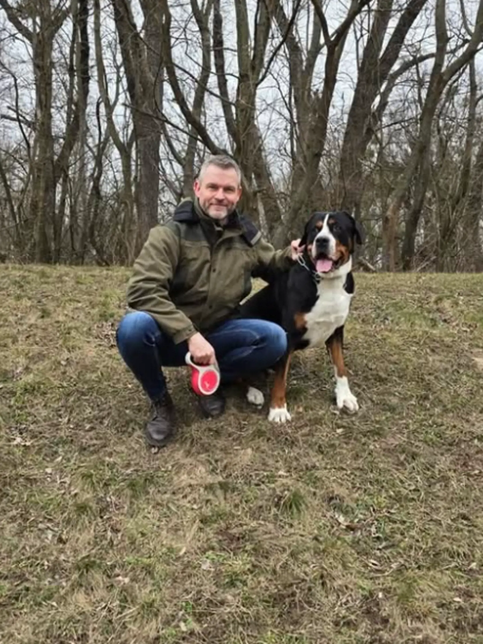 Dôvod na oslavu mal aj prezident Peter Pellegrini. Jeho pes Gery mal totiž minulý týždeň narodeniny. „Ani si neuvedomujeme, ako rýchlo beží čas. Toto úžasné stvorenie malo v stredu už tri roky. Najlepším darčekom pre oboch je dlhá prechádzka v našej krásnej slovenskej prírode. Pekný víkend, priatelia,“ zveril sa prezident.