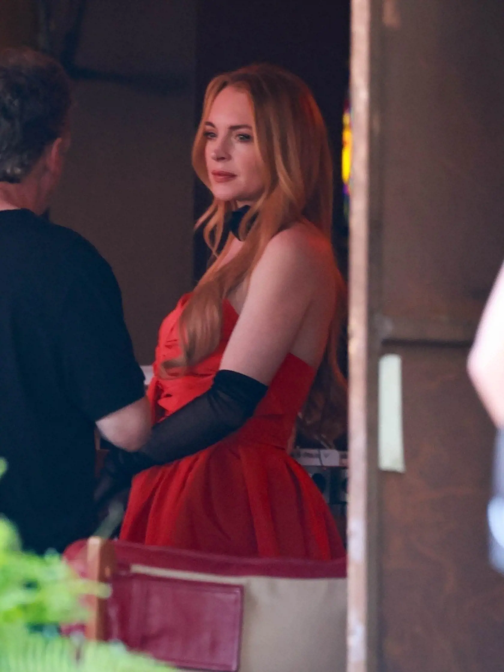 Lindsay Lohan sa snaží zmazať stopy po búrlivej mladosti botoxom a výplňami.