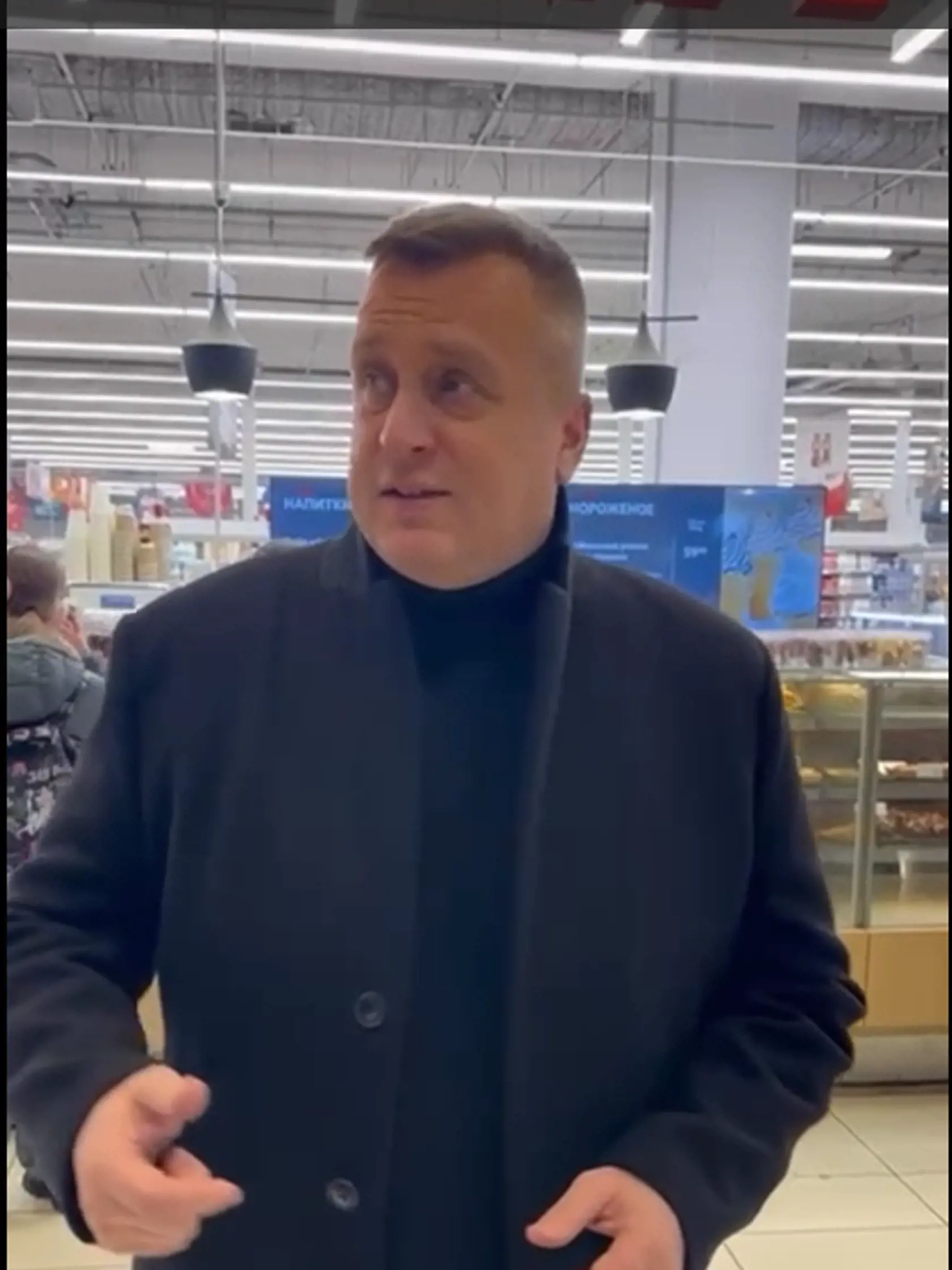 Počas prechádzky po supermarkete Andrej Danko ukázal zahraničné potraviny, ale aj ceny. 