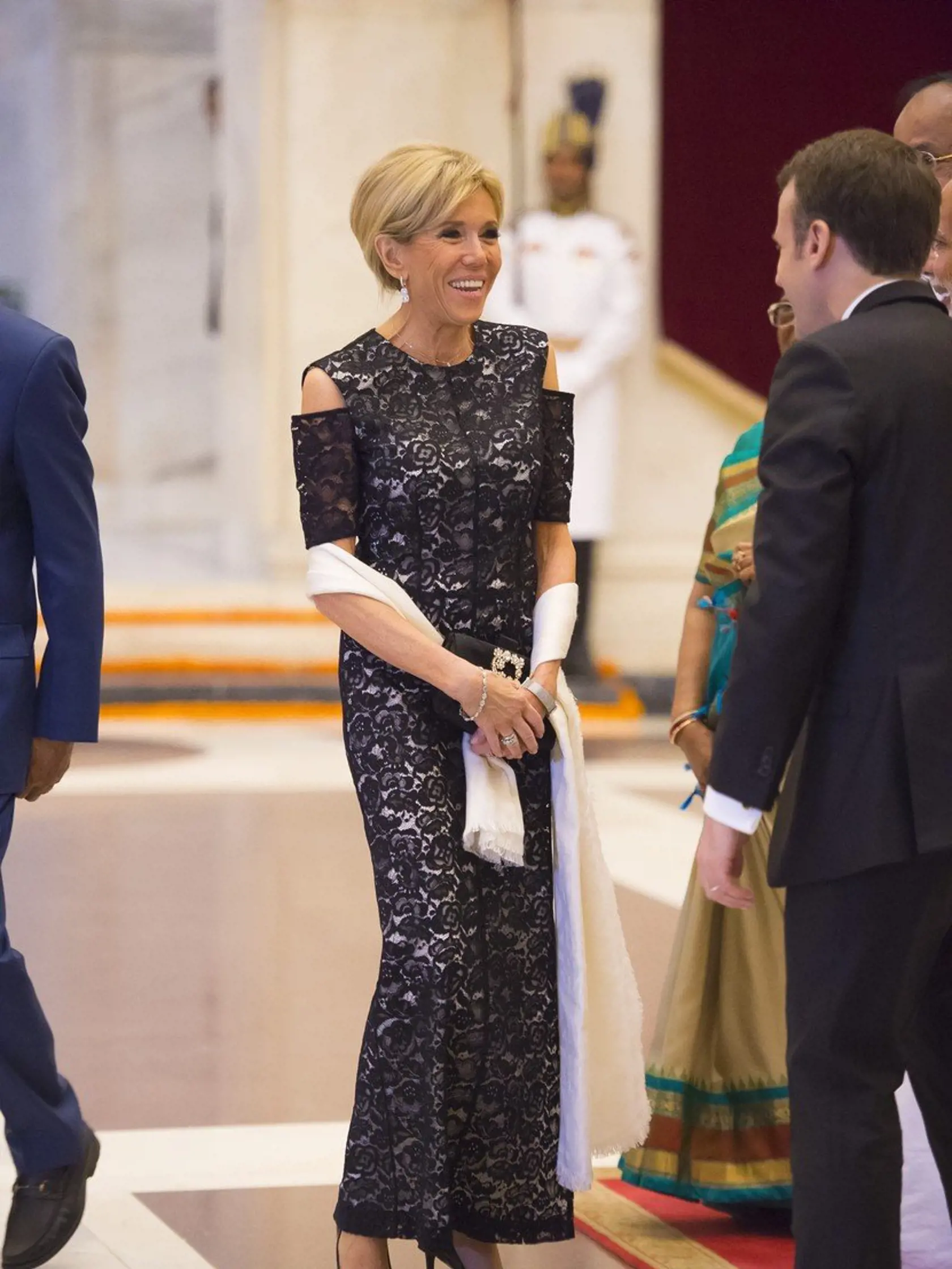 Prvá dáma Brigitte Macron v Indii očarila aj dlhými čipkovanými šatami.