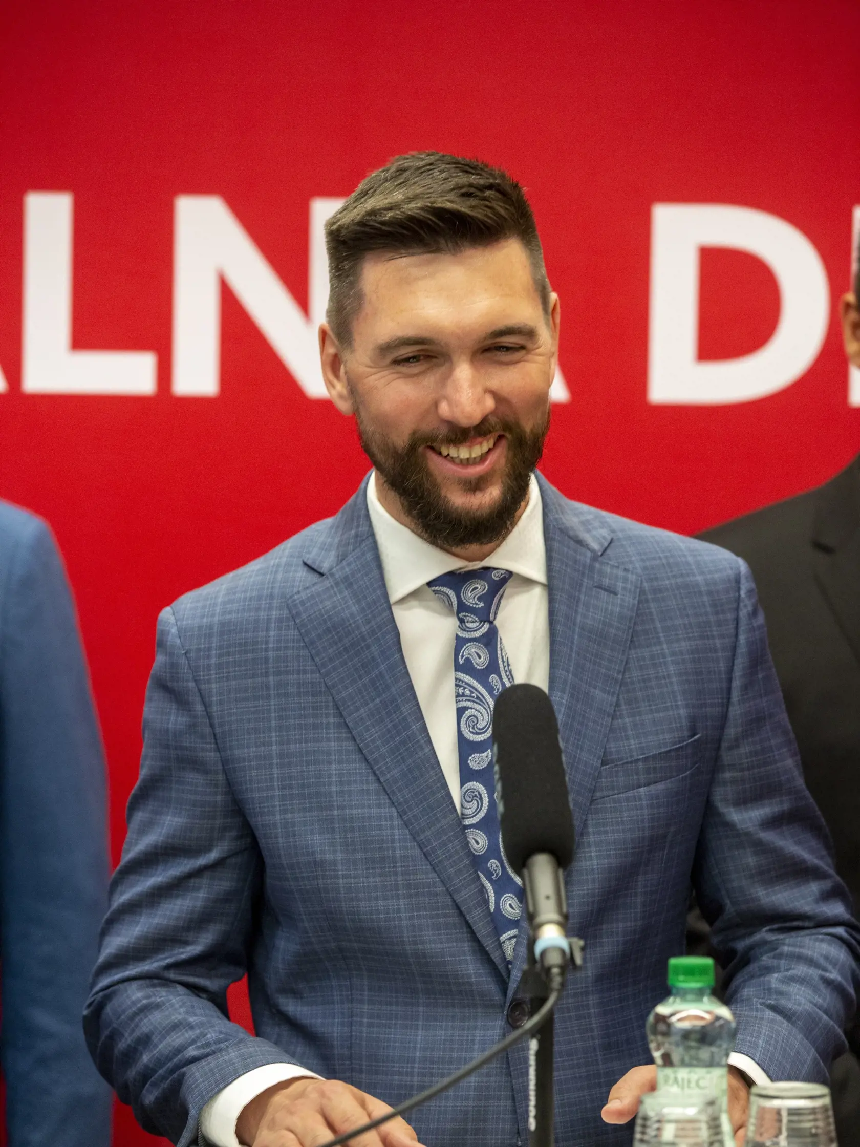 Pracovný snem strany SMER-SD na Súmračnej ulici v BA
Na obr: predsedníctvo Smer-SD
Richard Takáč