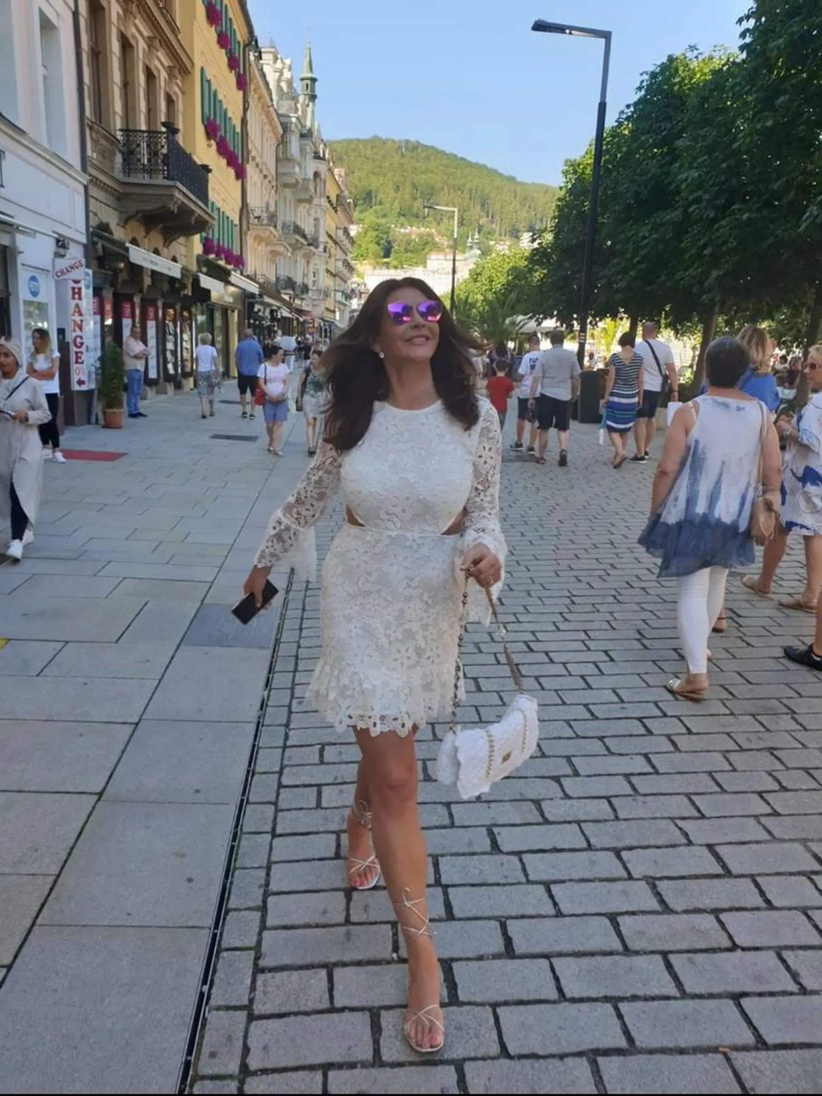 Andrea Tatarková na korze v Karlových Varoch.