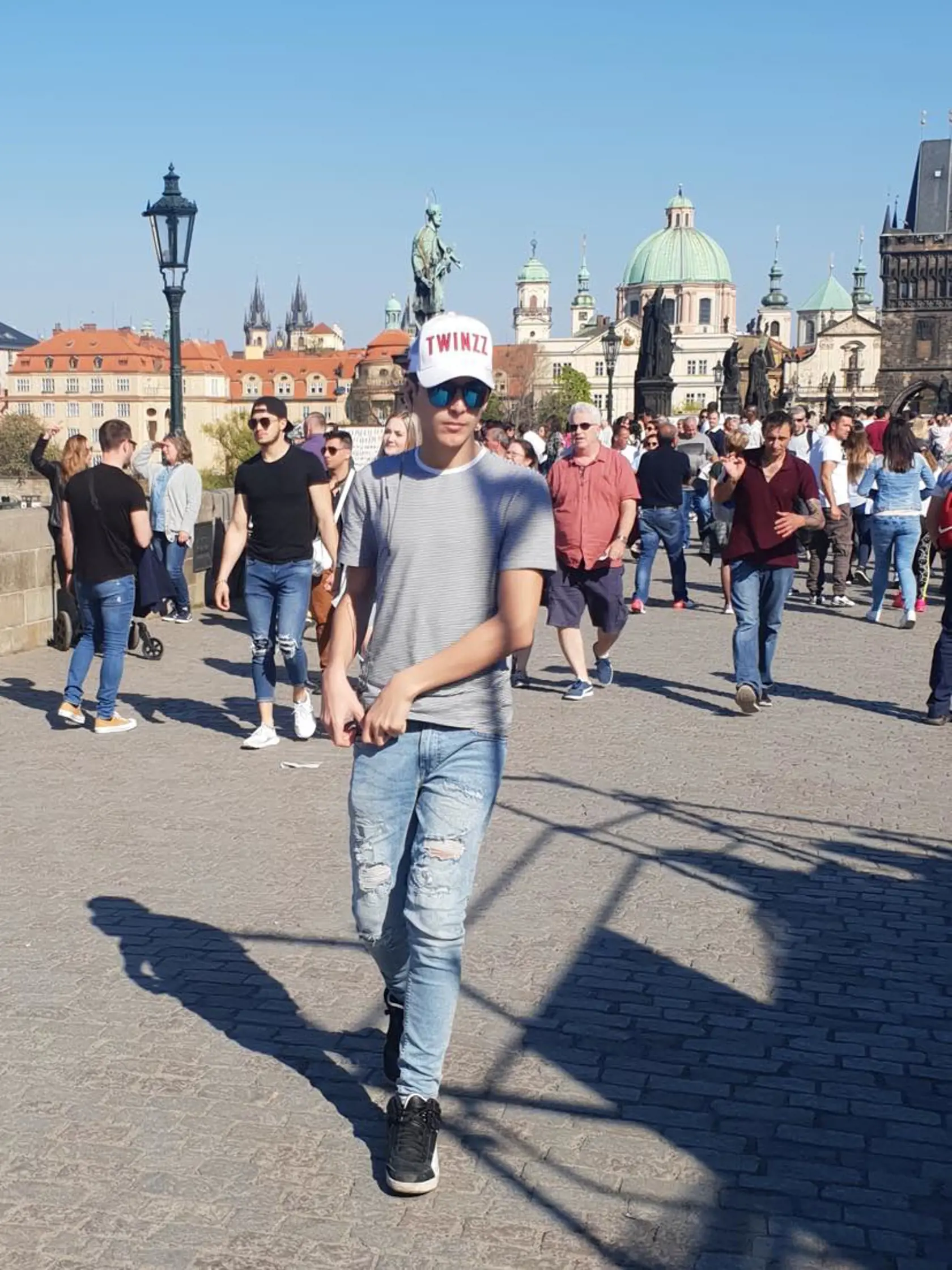 André sa vybral v šľapajách svojej matky, aj on už zabŕdol do vôd šoubiznisu. Venuje sa spevu a komponovaniu.