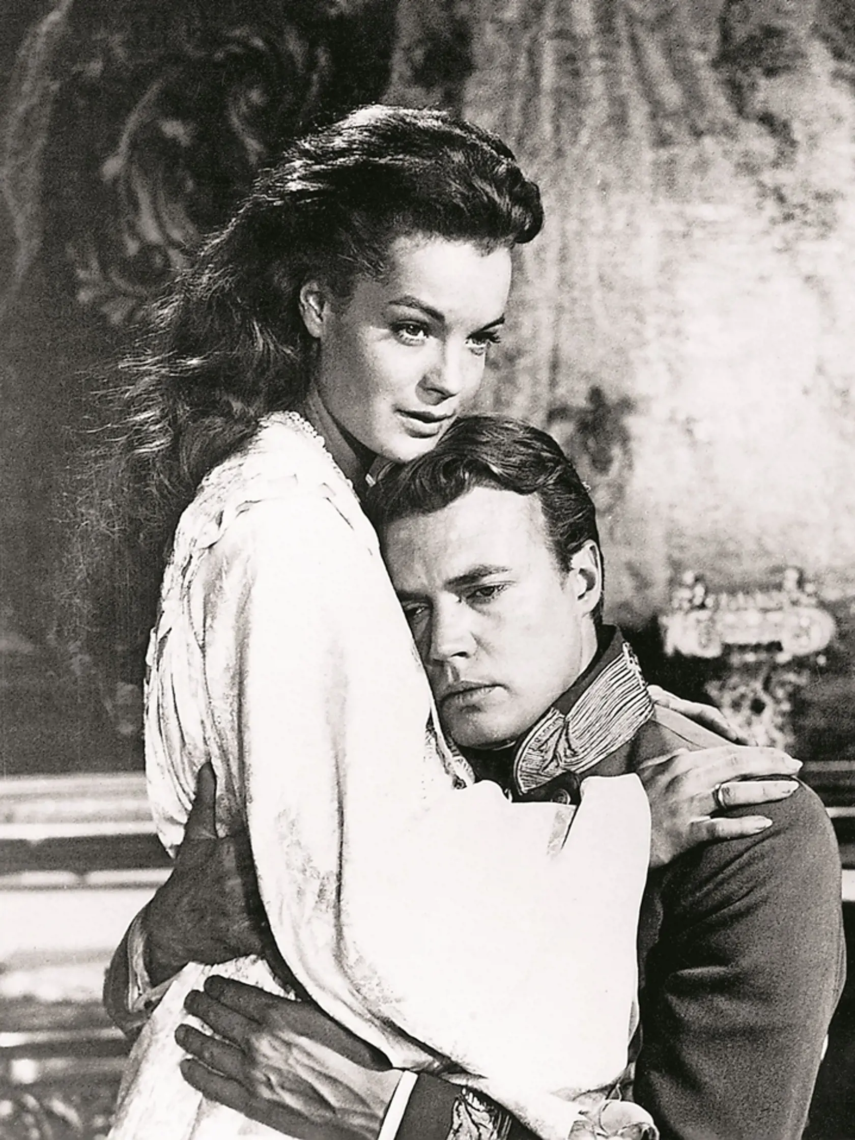 Sissi: Najviac ju spopularizoval rakúsky rovnomenný film Ernsta Marischku z roku 1955 s herečkou Romy Schneiderovou v hlavnej úlohe.