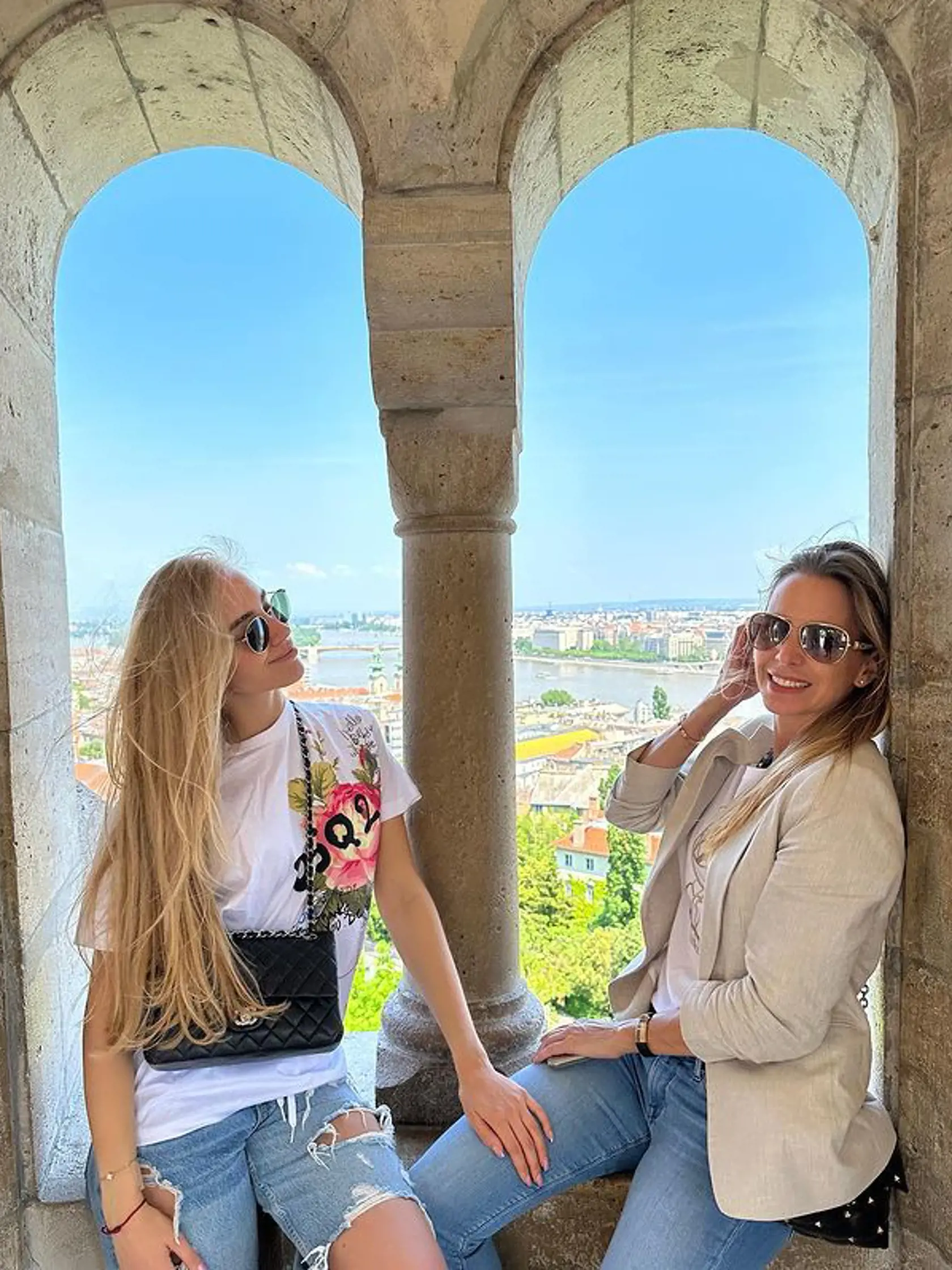 Alexandra, dcéra Borisa Kollára, s mamou v Budapešti.
