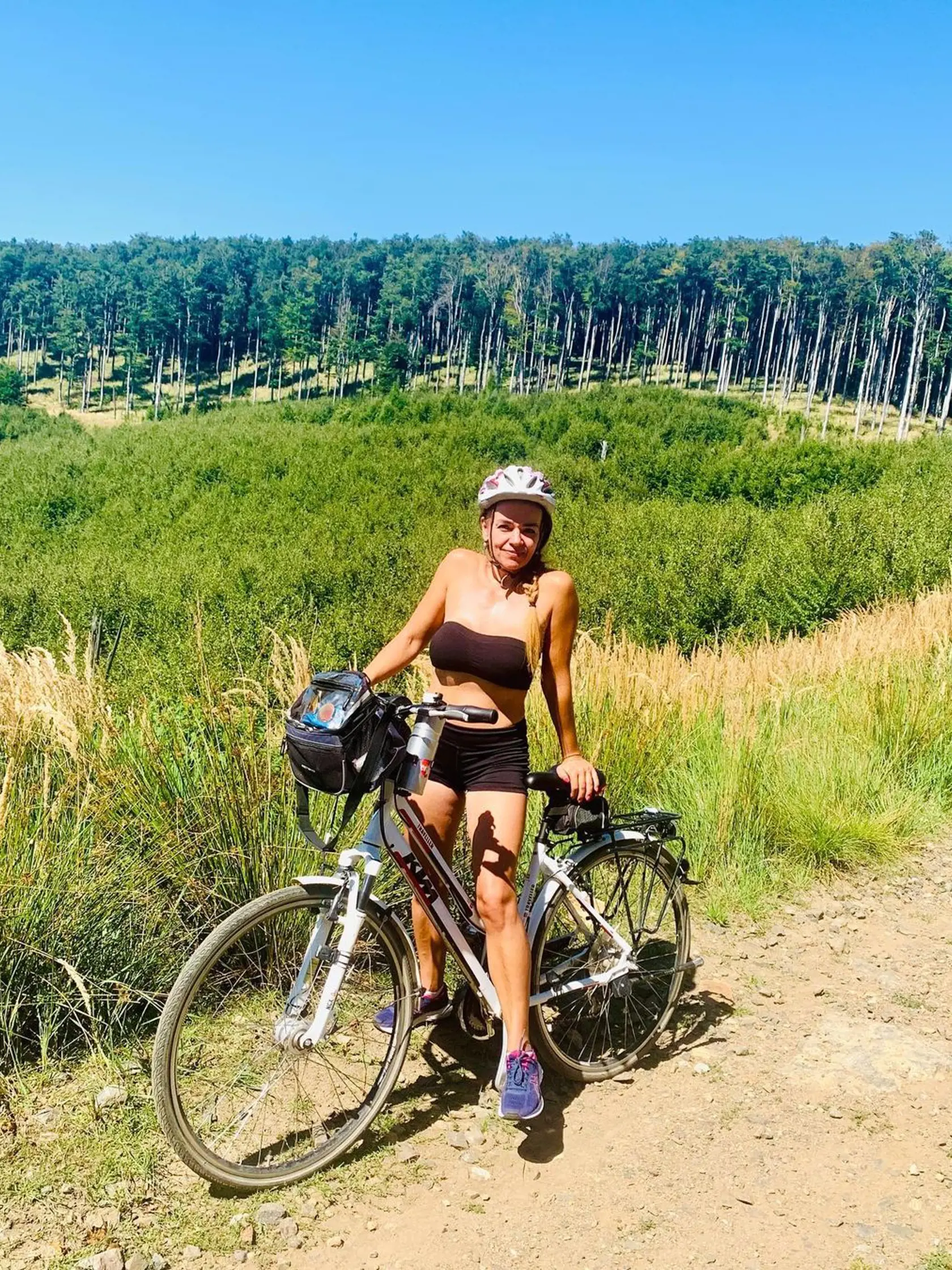 Na bicykli. Spomienka na úžasné cyklotúry - Rusovecké jazero, Vysokú na Morave, Plavecký Štvrtok, Láb, Malacky, jazero za Rohožníkom a potom ďalej a ďalej a ďaleeej..., (archívne foto)