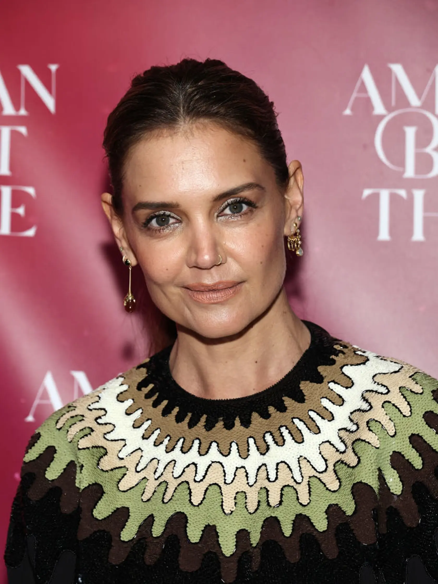 Takto vyzerá Katie Holmes, keď sa vyfintí na nejakú spoločenskú udalosť. Krásna.