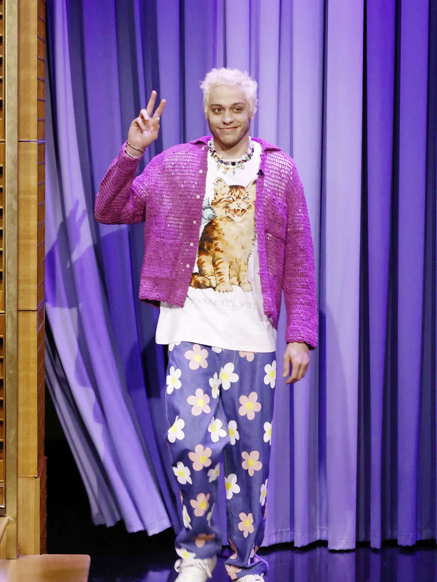 Najviac si to od Kanyeho zlizol Pete Davidson, ktorého okrem iného obvinil, že jeho exmanželku a deti zatiahne do drog, ktorým holduje.