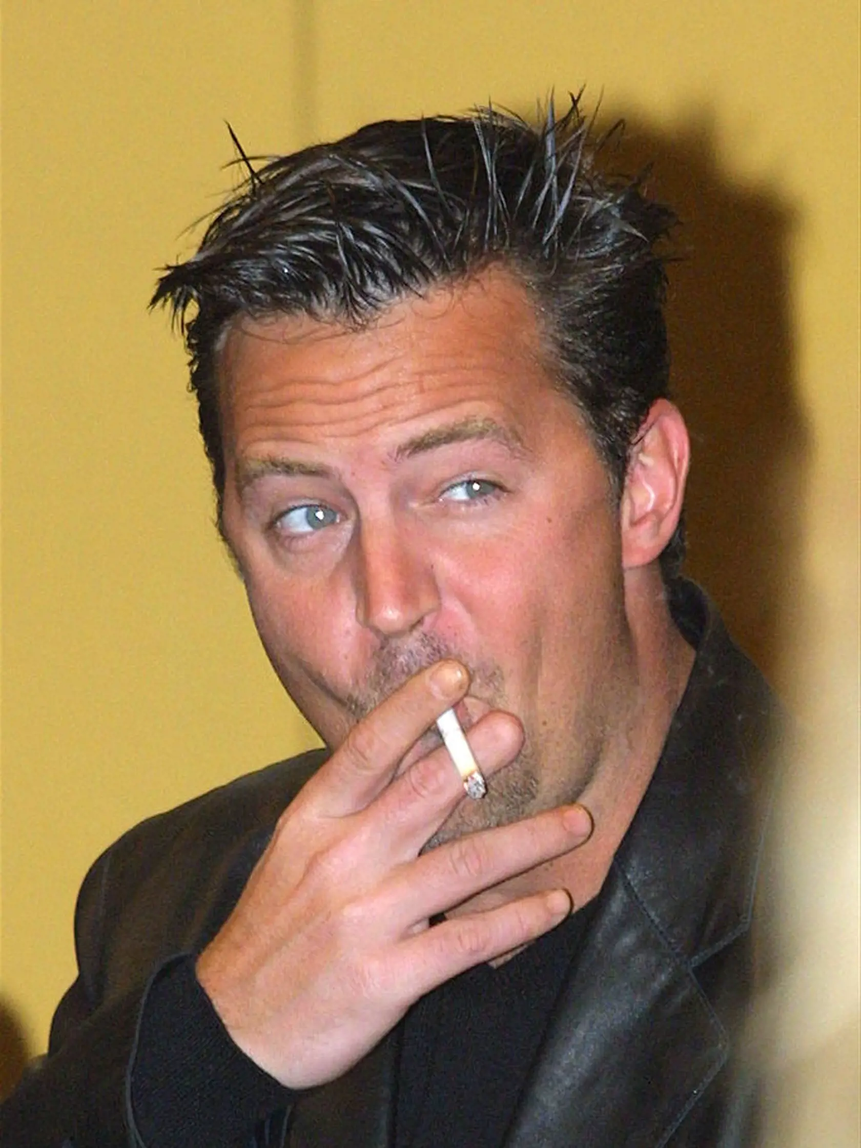 Matthew Perry je dlhodobo závislý od nikotínu
