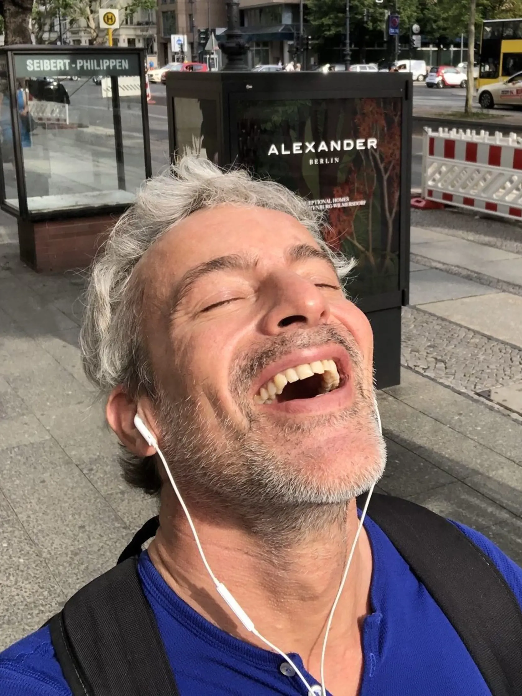 Gedeon si necháva šediny.