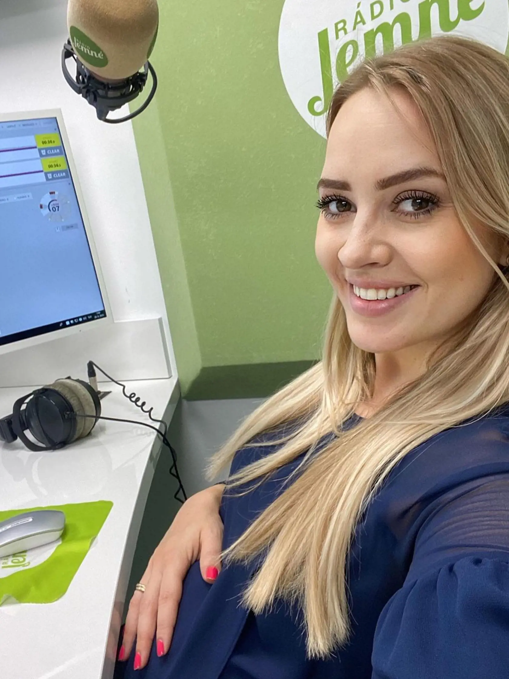 Barbora je známa ako moderátorka z rádia.