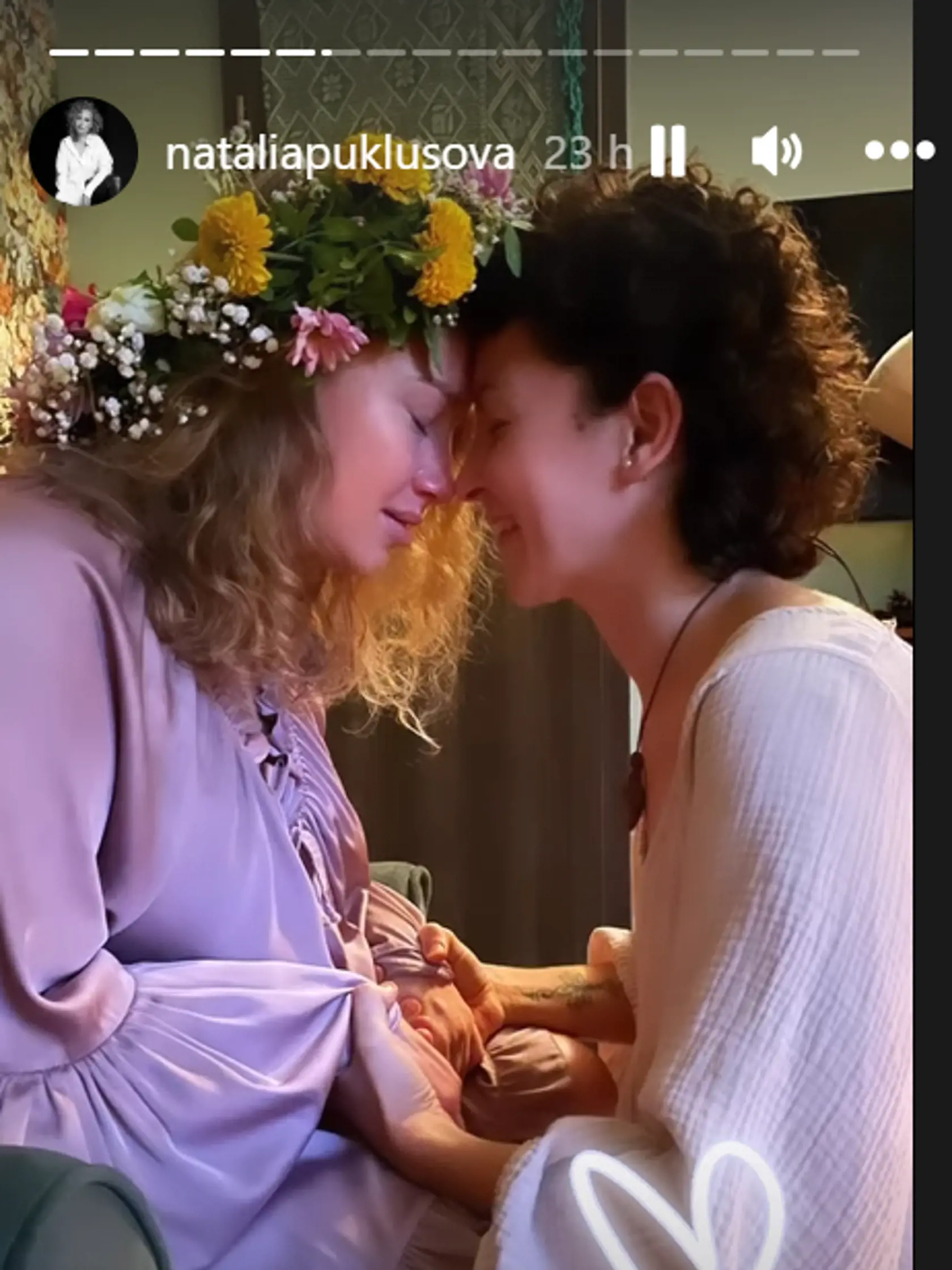 Natália Puklušová má za sebou predpôrodný rituál, ktorý absolvovala v ženských kruhoch - s kamarátkami.