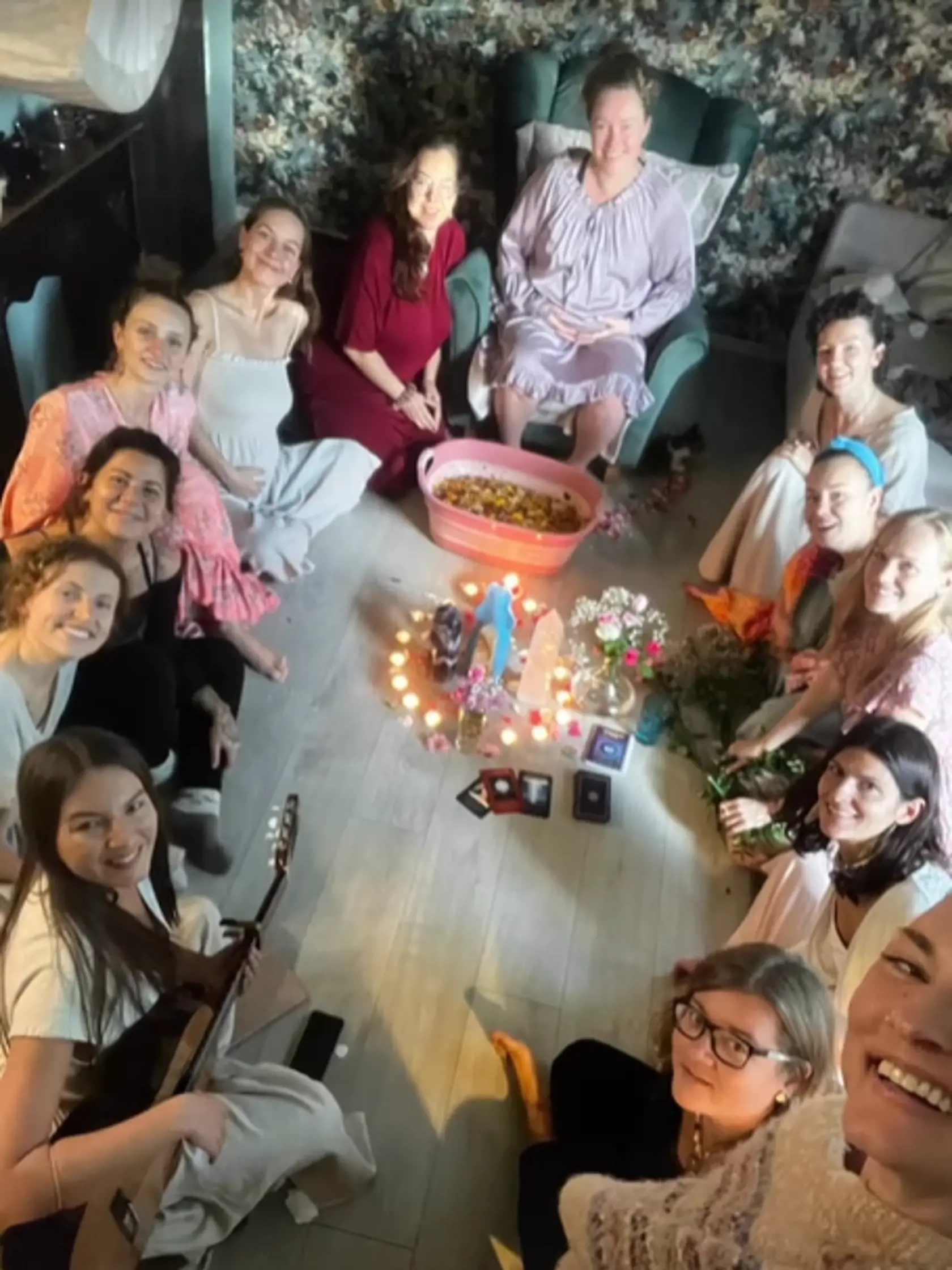Natália Puklušová má za sebou predpôrodný rituál, ktorý absolvovala v ženských kruhoch - s kamarátkami.