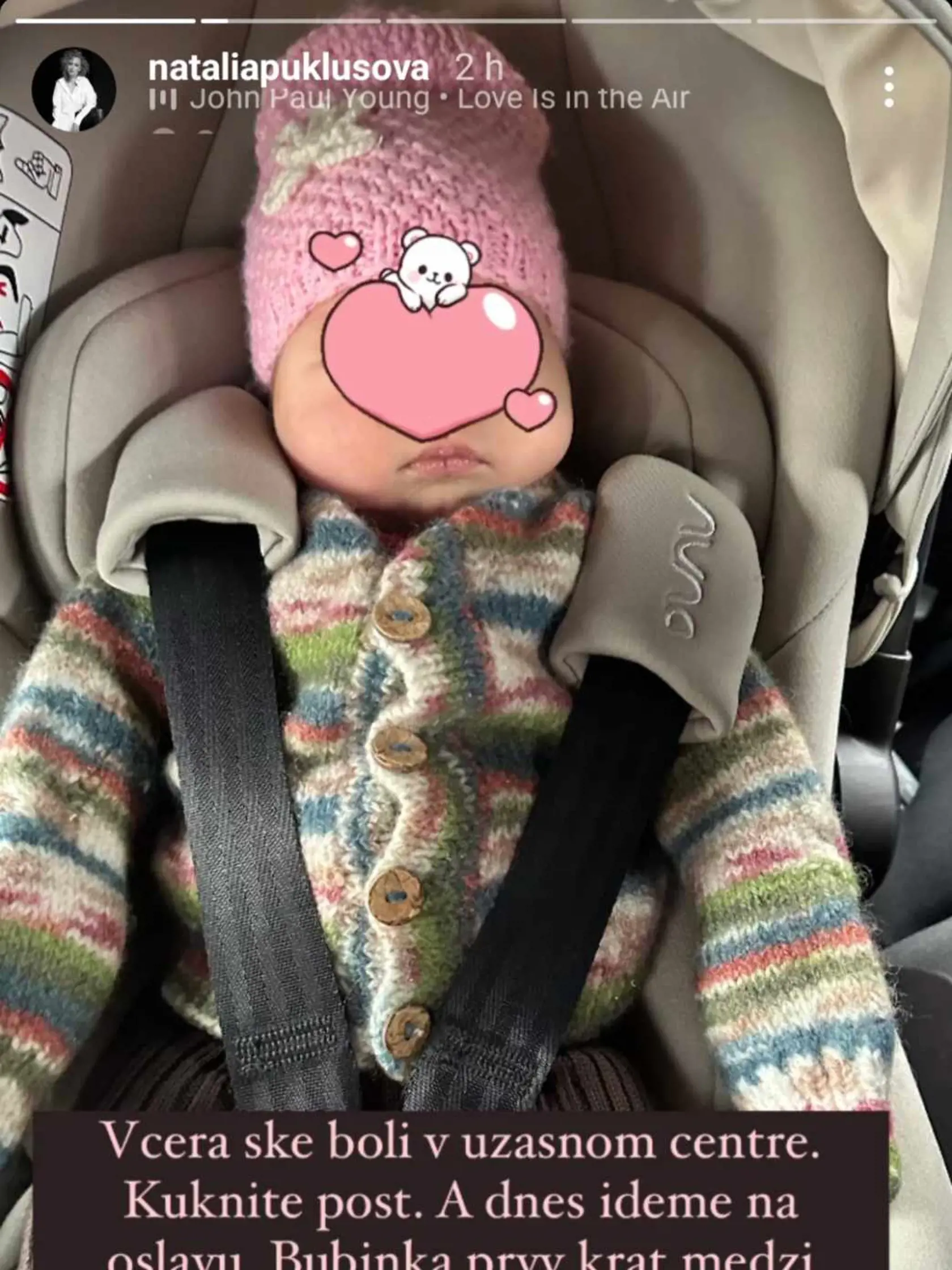 Natália Puklušová ukázala dcérku v autosedačke.