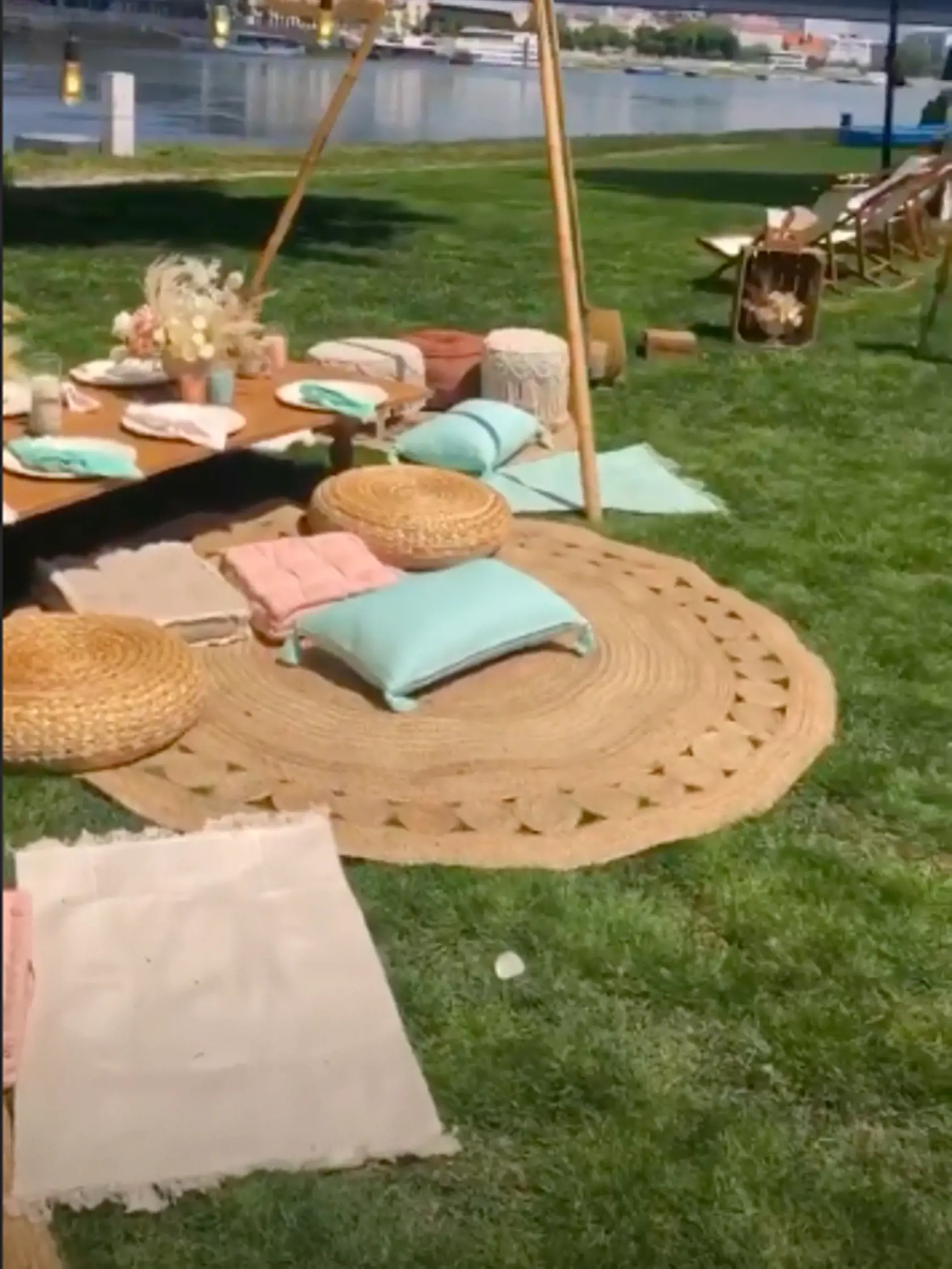 Špeciálna oslava baby shower, ktorá je tradičná najmä v Amerike sa konala v jednej z luxusných bratislavských reštaurácií pri nábreží Dunaja.