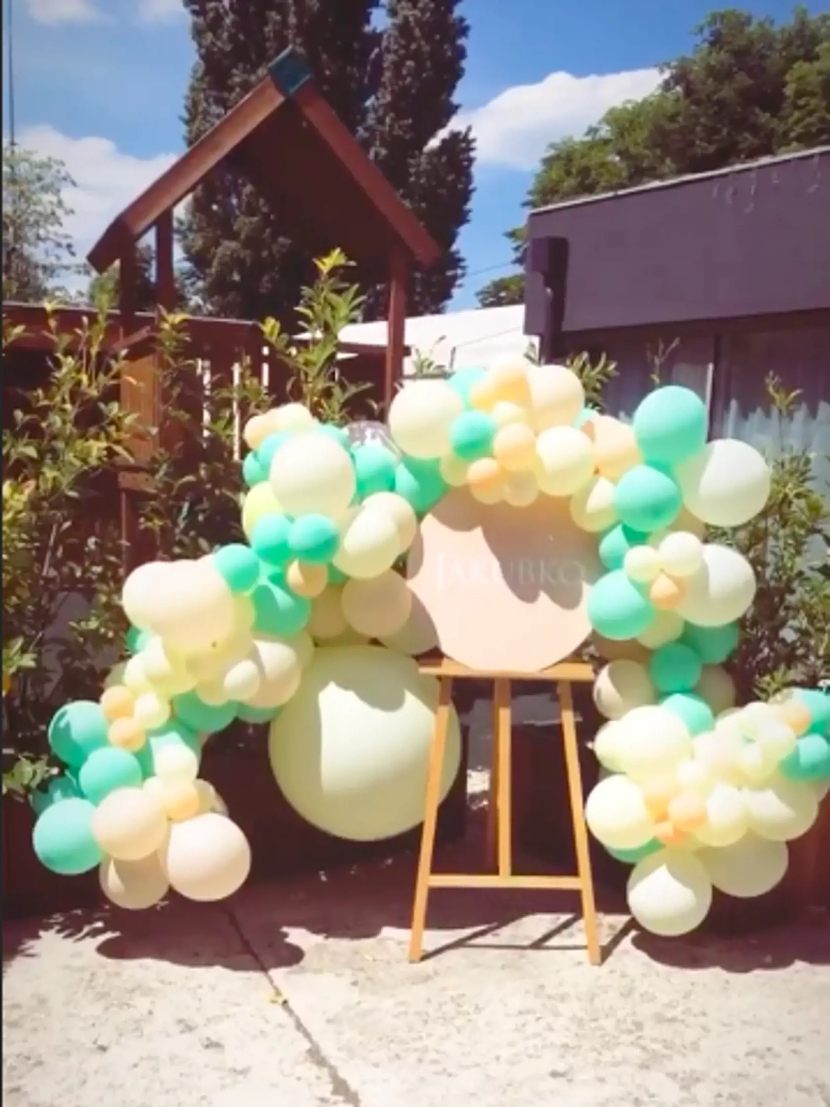 Špeciálna oslava baby shower, ktorá je tradičná najmä v Amerike sa konala v jednej z luxusných bratislavských reštaurácií pri nábreží Dunaja.