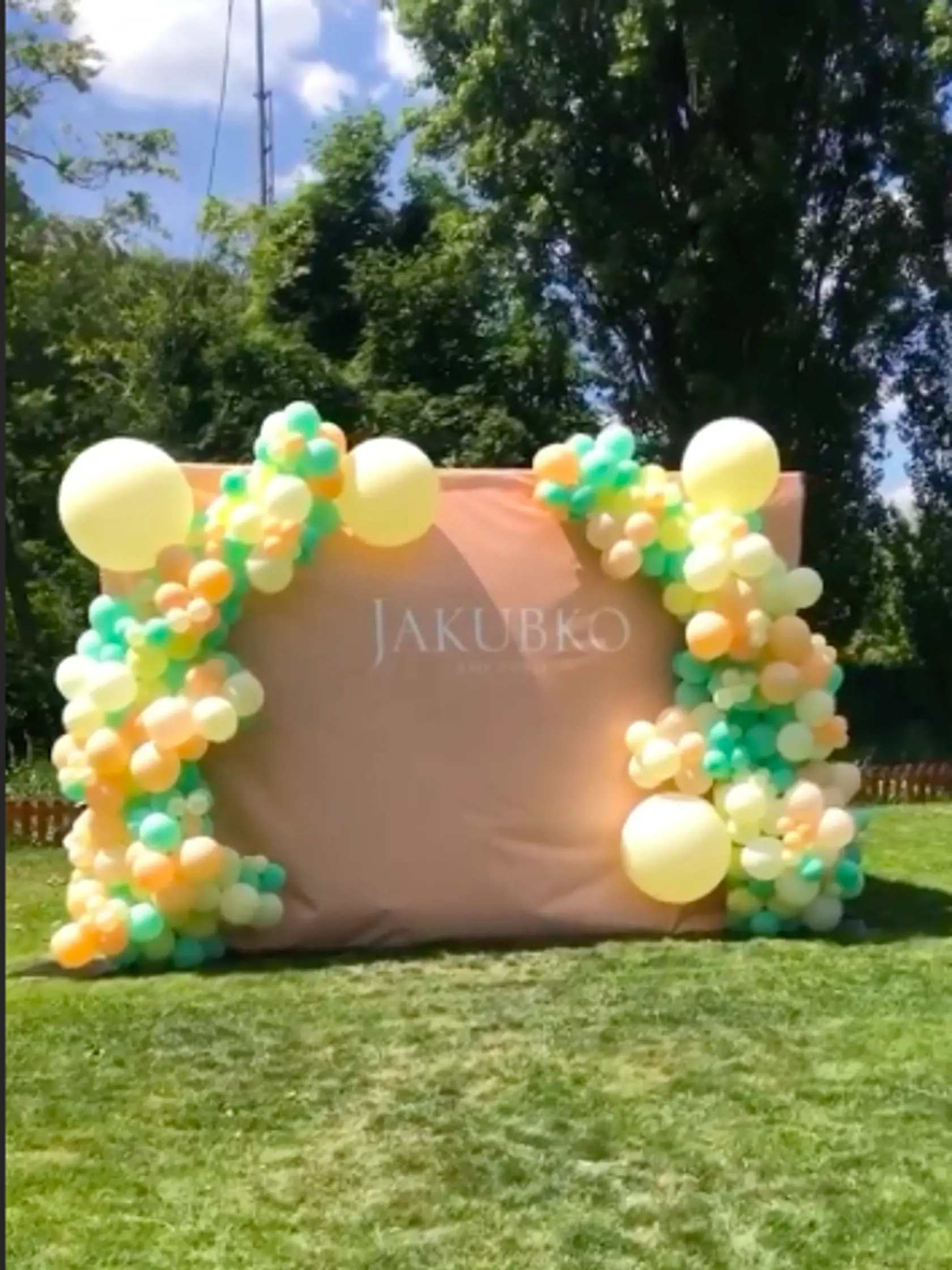 Jednalo sa o tradičnú americkú párty „baby shower“, čo znamená, že novopečená mamička dostane od kamarátov a rodiny darčeky pre nenarodené dieťatko vopred.