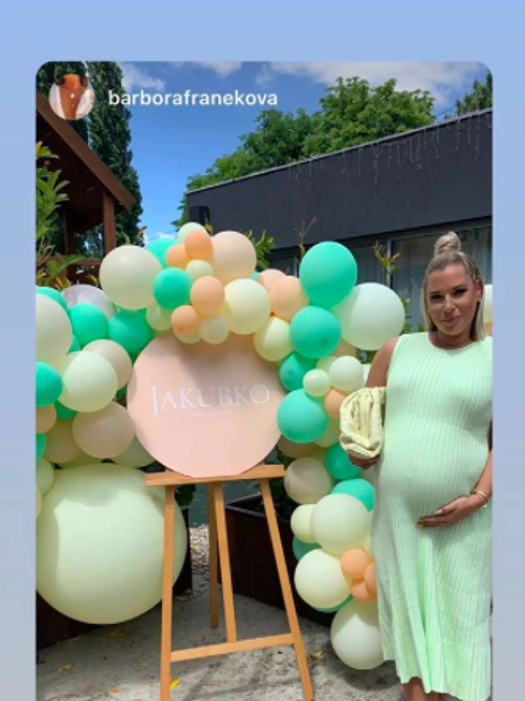 Dominika mala z oslavy a darčekov pre Jakubka veľkú radosť.