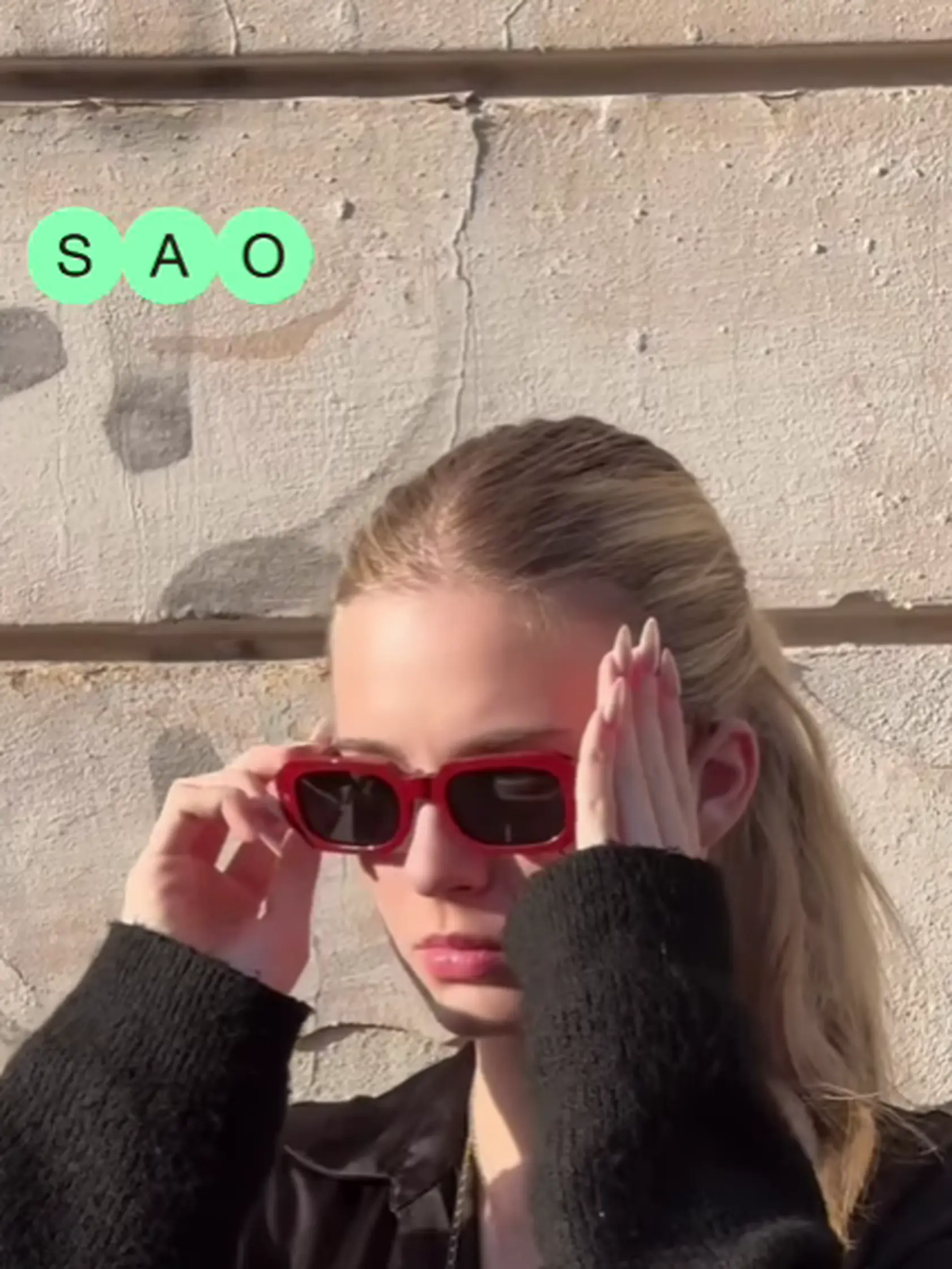 Emma sa zamestnala v novootvorenej optike v Bratislave.  „Áno, brigádujem tam teraz. Minulý rok som sa rozhodla dať si ,gap year‘ (prerušený rok, tiež známy ako sabatický rok, je obdobie, keď si študenti dajú prestávku v štúdiu, pozn. red.), tento rok sa hlásim na vysokú školu. Takže dovtedy som okrem prípravy na školu chcela aj niekde pracovať,“ odvetila pre PLUS 7 DNÍ Emma.