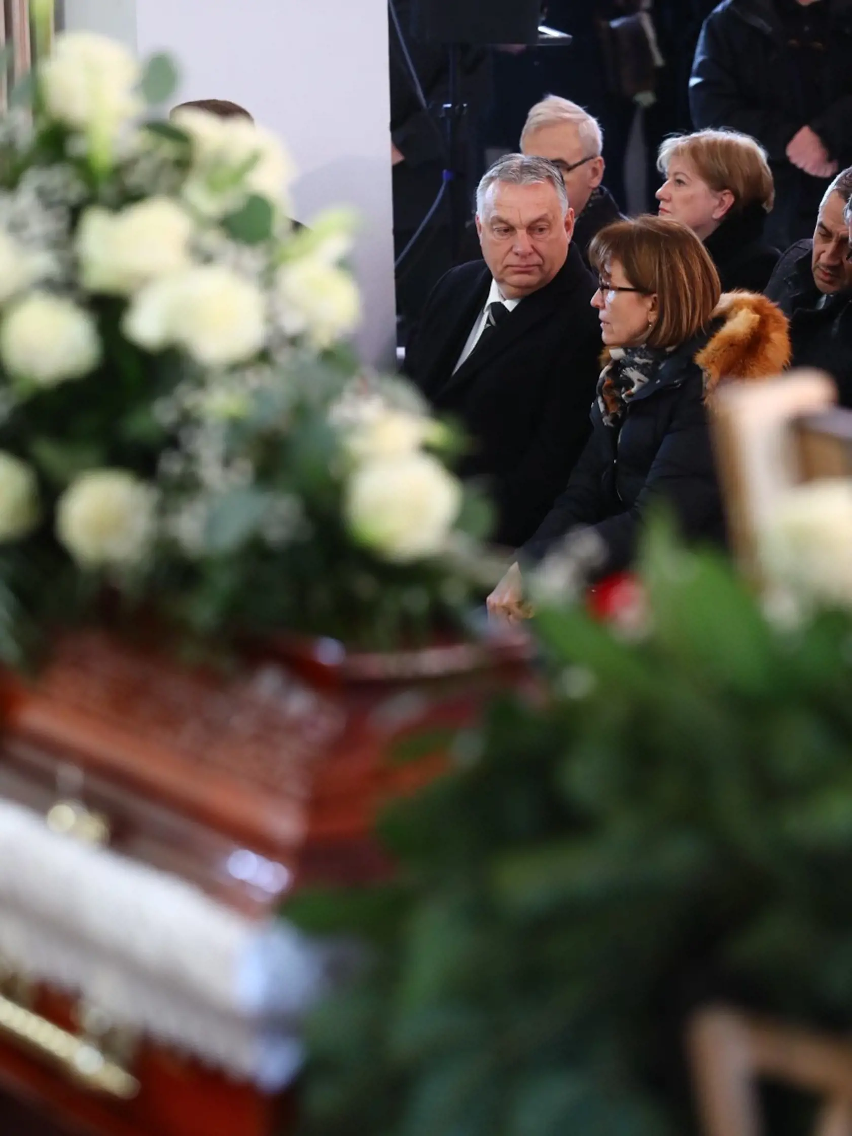 V utorok sa konal pohreb politika Miklósa Duraya v Lučenci . Na ekumenickom obrade v tamojšej synagóge bol prítomný aj maďarský premiér Viktor Orbán, ktorý prišiel v sprievode svojej manželky.