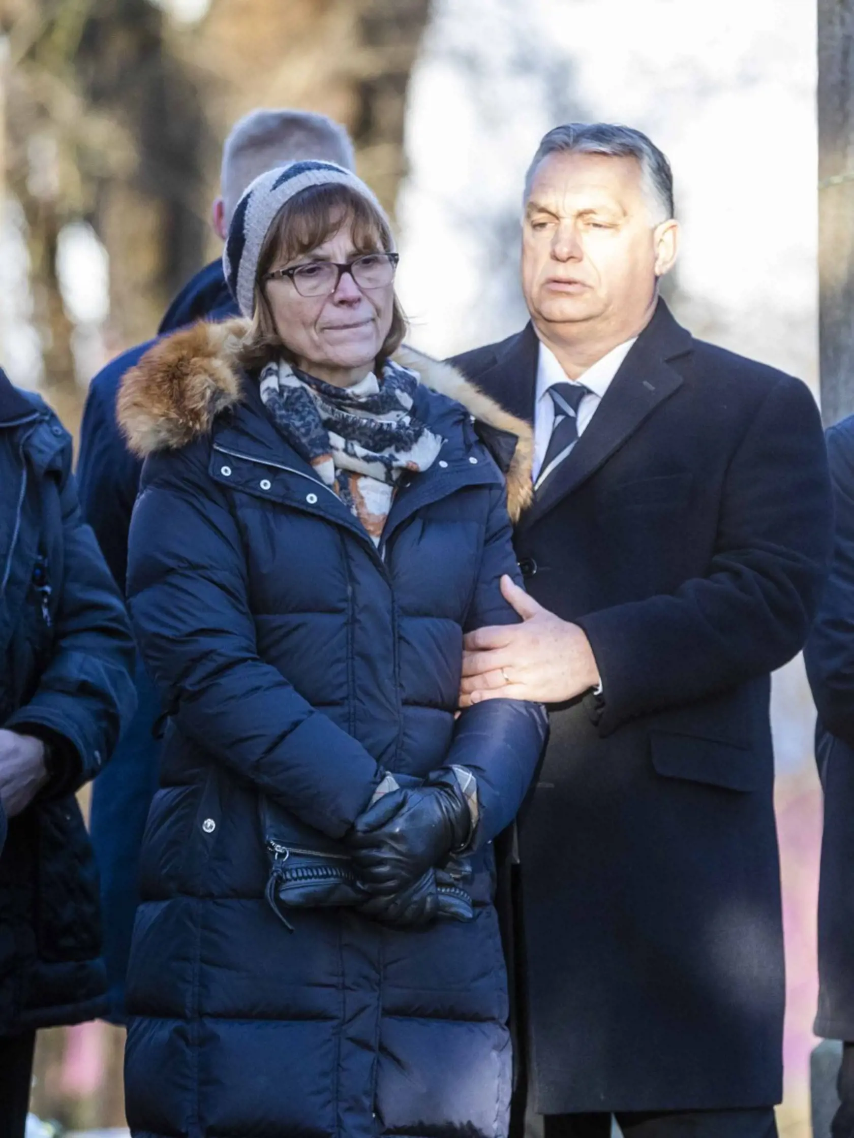 V utorok sa konal pohreb politika Miklósa Duraya v Lučenci. Kondolovať prišlo viacero delegácií z Maďarska vrátane maďarského premiéra Viktora Orbána. Na snímke s manželkou.