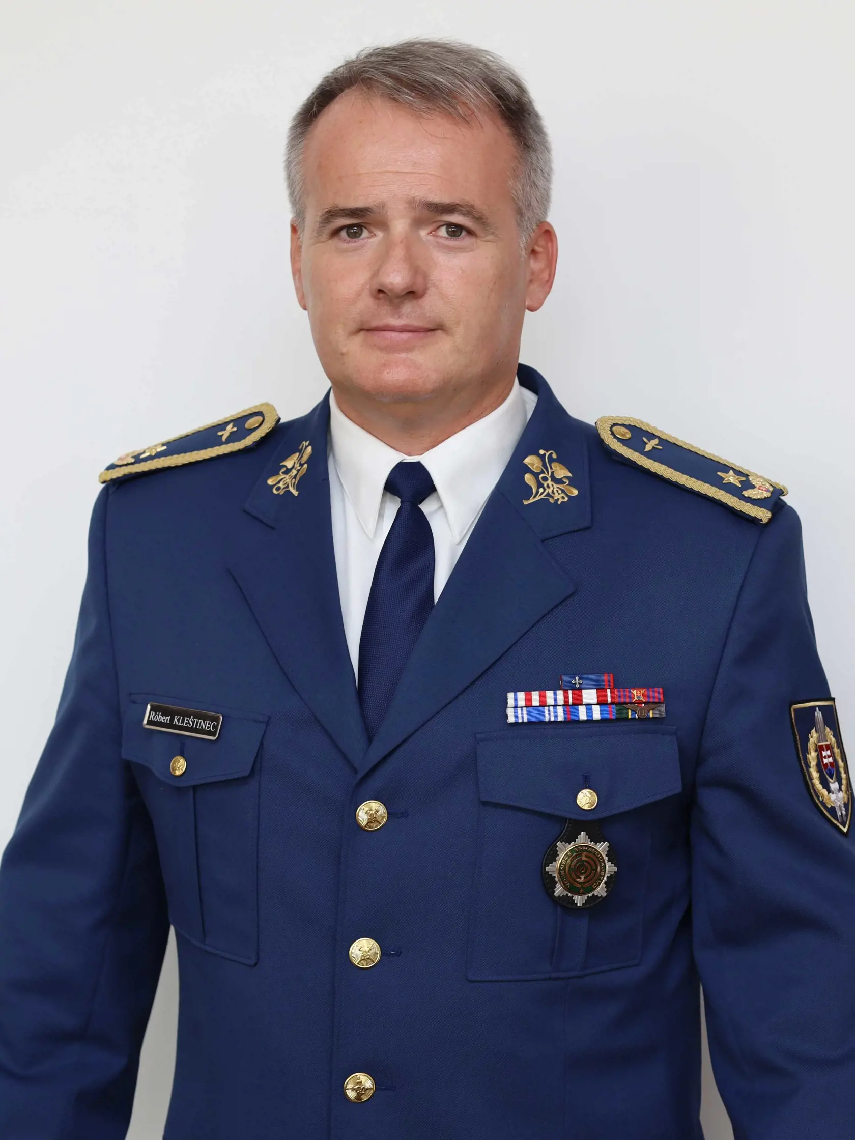 Brigádny generál Róbert Kleštinec bol vymenovaný do funkcie riaditeľa Vojenského spravodajstva. Jeho novú funkciu prezradil na brífingu minister obrany Jaroslav Naď.