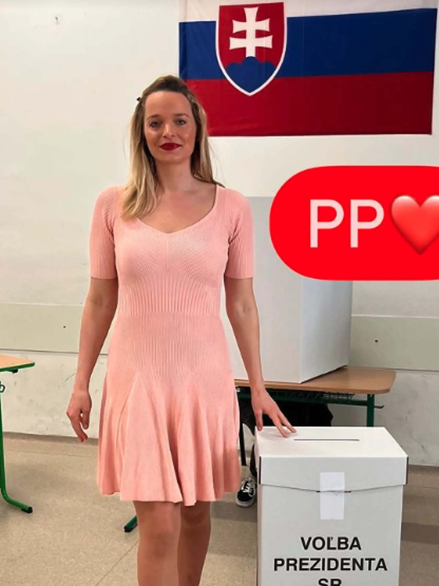 Tenistka Romana Tabak zvolila šaty v pastelovej farbe.