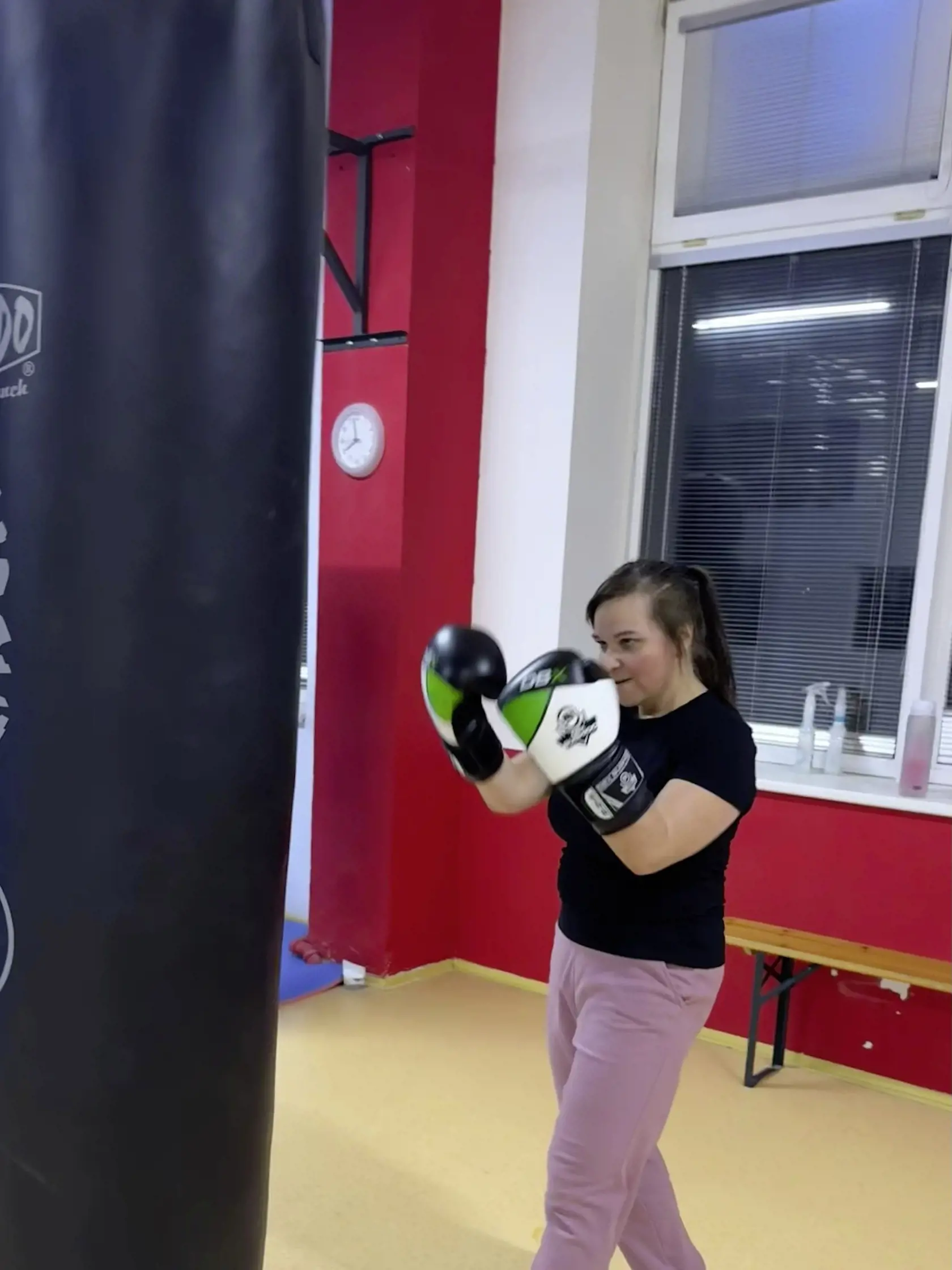 MMA tréning je novinka, ktorá ma chytila za srdce. Mám rada pestrosť pohybu, takže je jasné, že objavovať a skúšať nové veci, ma baví.